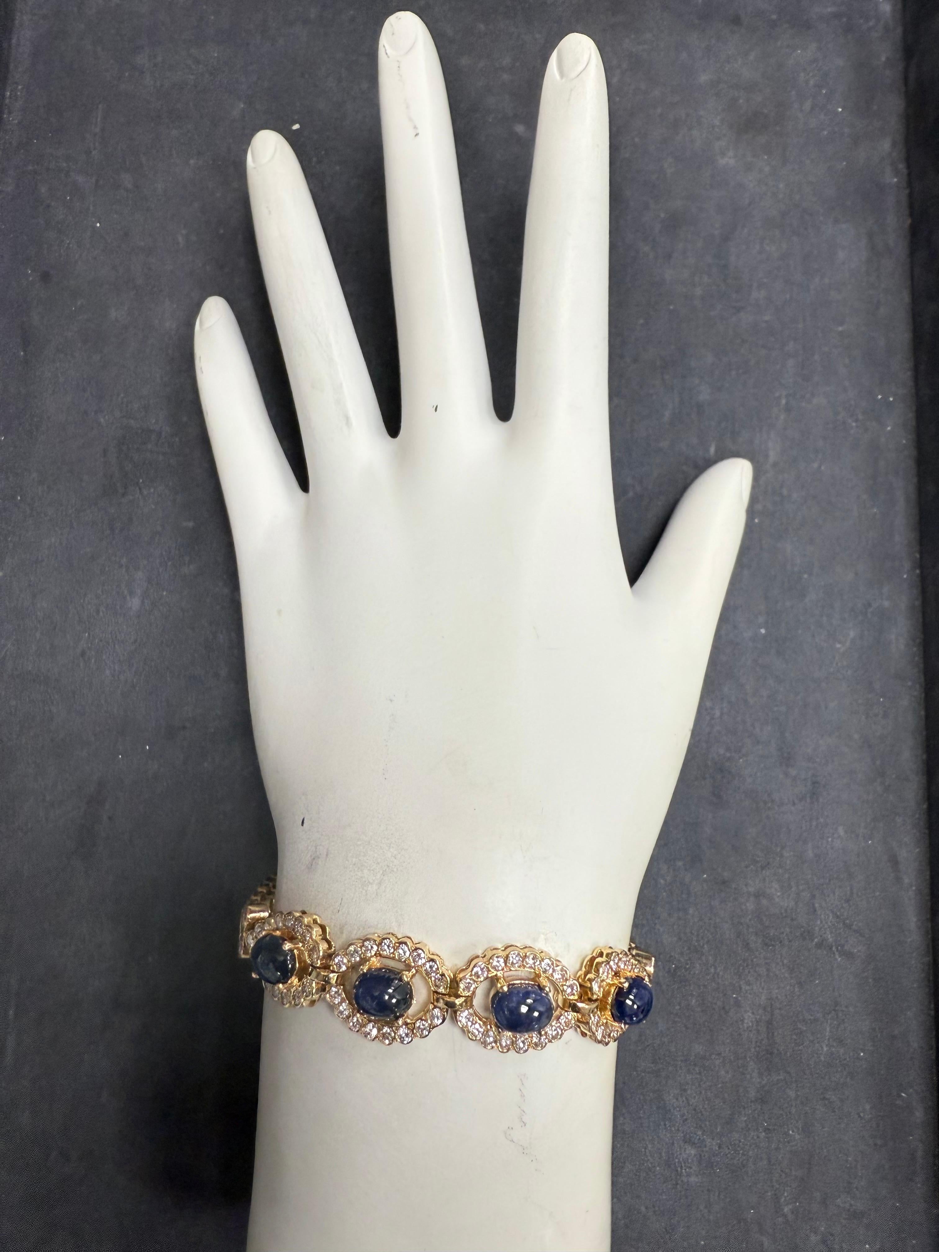Bracciale Retro in oro con diamanti naturali e zaffiri blu da 6 carati CIRCA 1980 in vendita 4