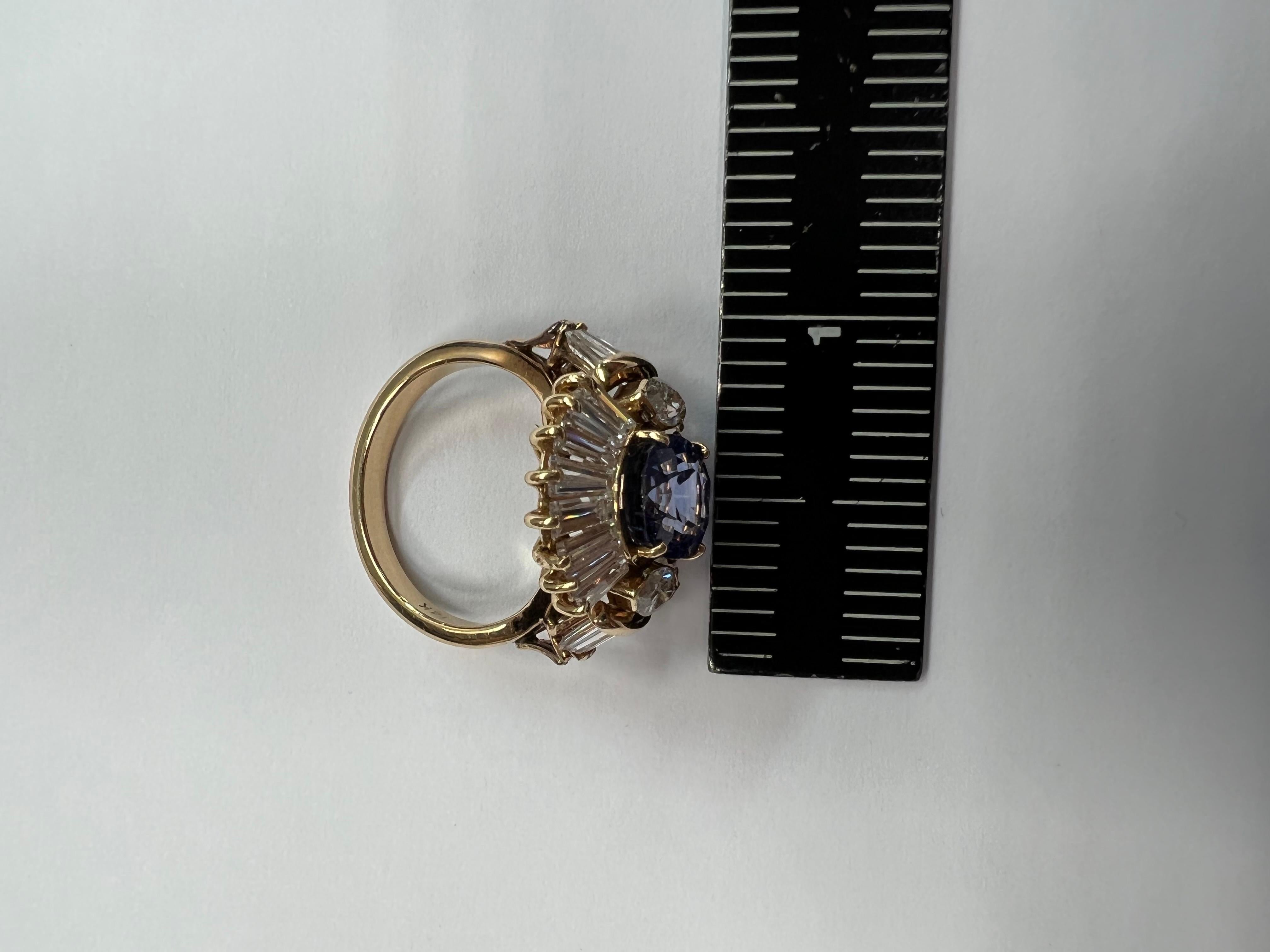 Retro Gold 6.75 Carat Natural Blue Sapphire and Diamond Cocktail Ring Circa 1960 For Sale 2