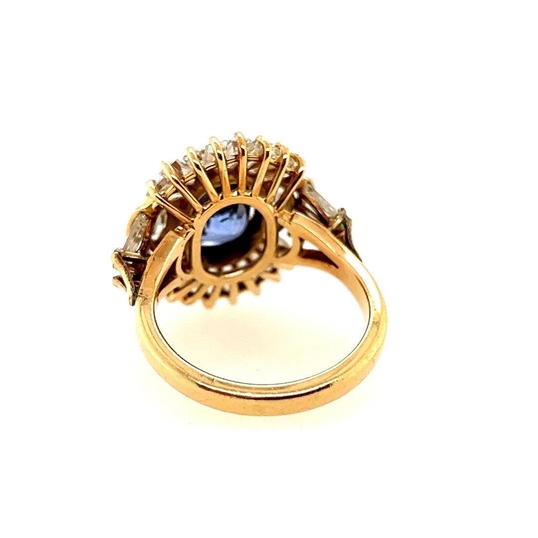 Retro Gold 6.75 Carat Natural Blue Sapphire and Diamond Cocktail Ring Circa 1960 For Sale 3