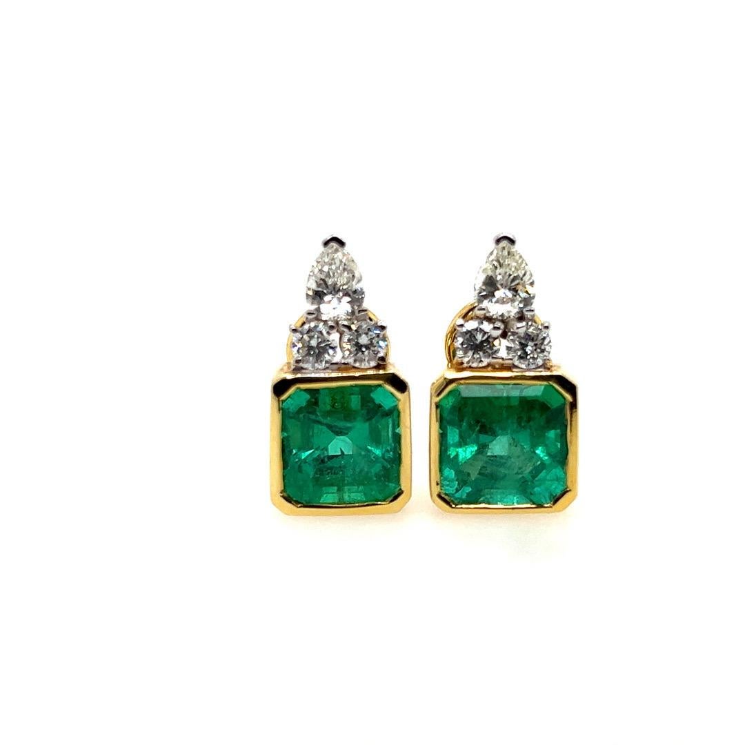 Retro Gold 7.25 Carats GIA Certified Natural Colombian Emerald Diamond Earrings For Sale 3