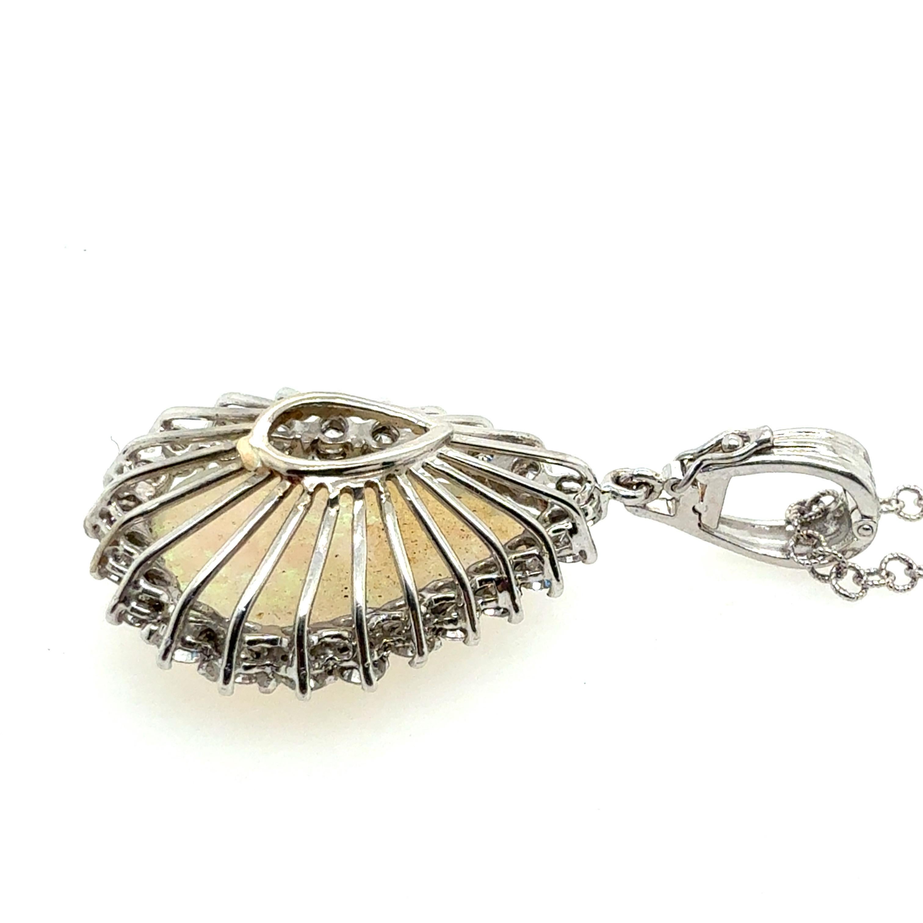 Rétro Retro Gold 8 Carat Natural Australian Opal & Diamond Statement Pendentif 1990 en vente