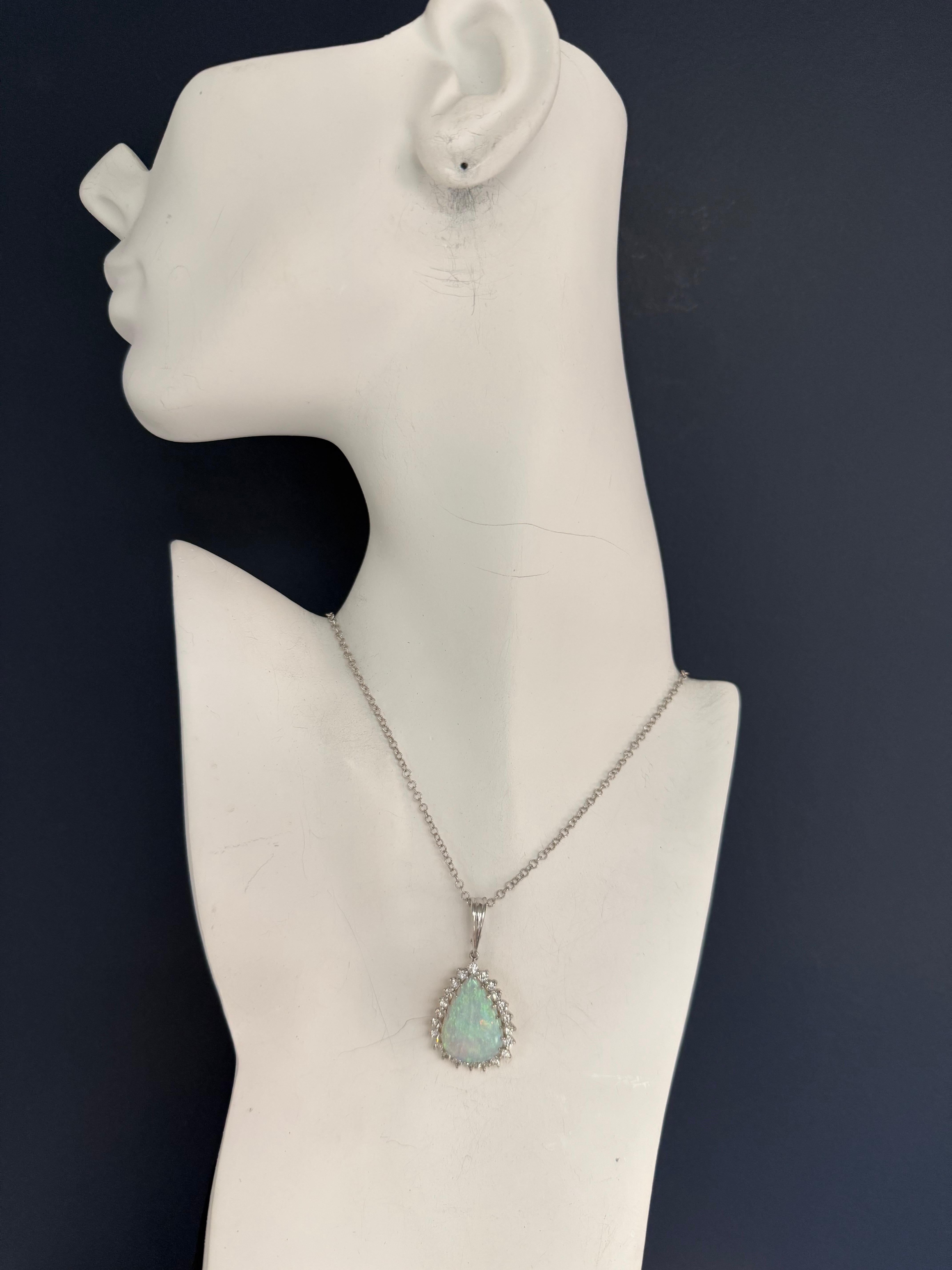 Retro Gold 8 Carat Natural Australian Opal & Diamond Statement Pendentif 1990 Bon état - En vente à Los Angeles, CA