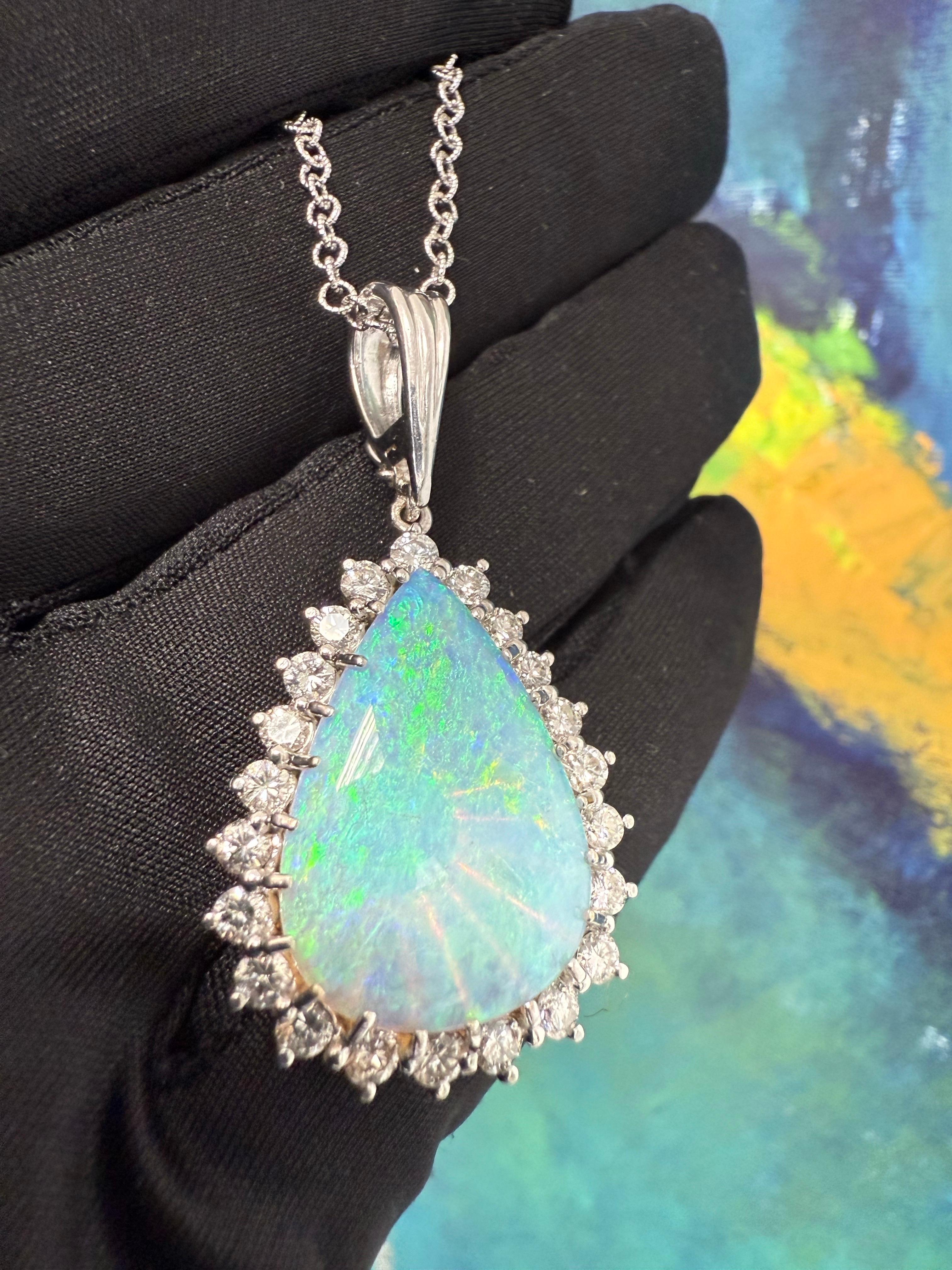 Retro Gold 8 Carat Natural Australian Opal & Diamond Statement Pendentif 1990 Pour femmes en vente