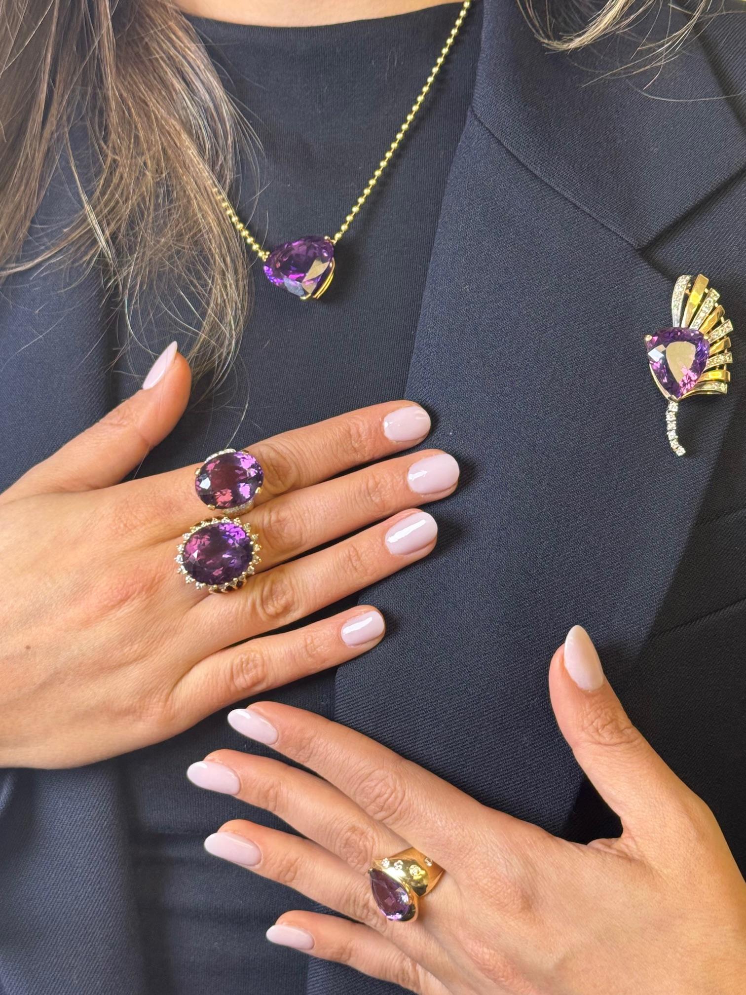 Retro Goldbrosche mit Amethyst und Diamanten im Zustand „Hervorragend“ im Angebot in Great Neck Plaza, NY