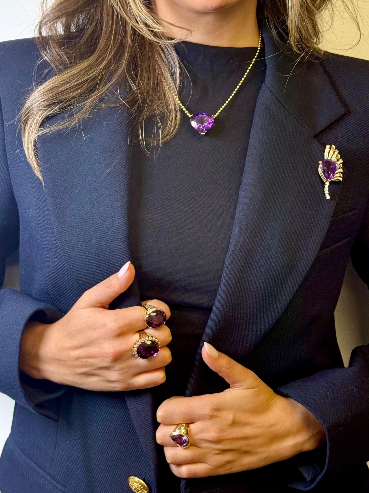 Retro Goldbrosche mit Amethyst und Diamanten im Angebot 1