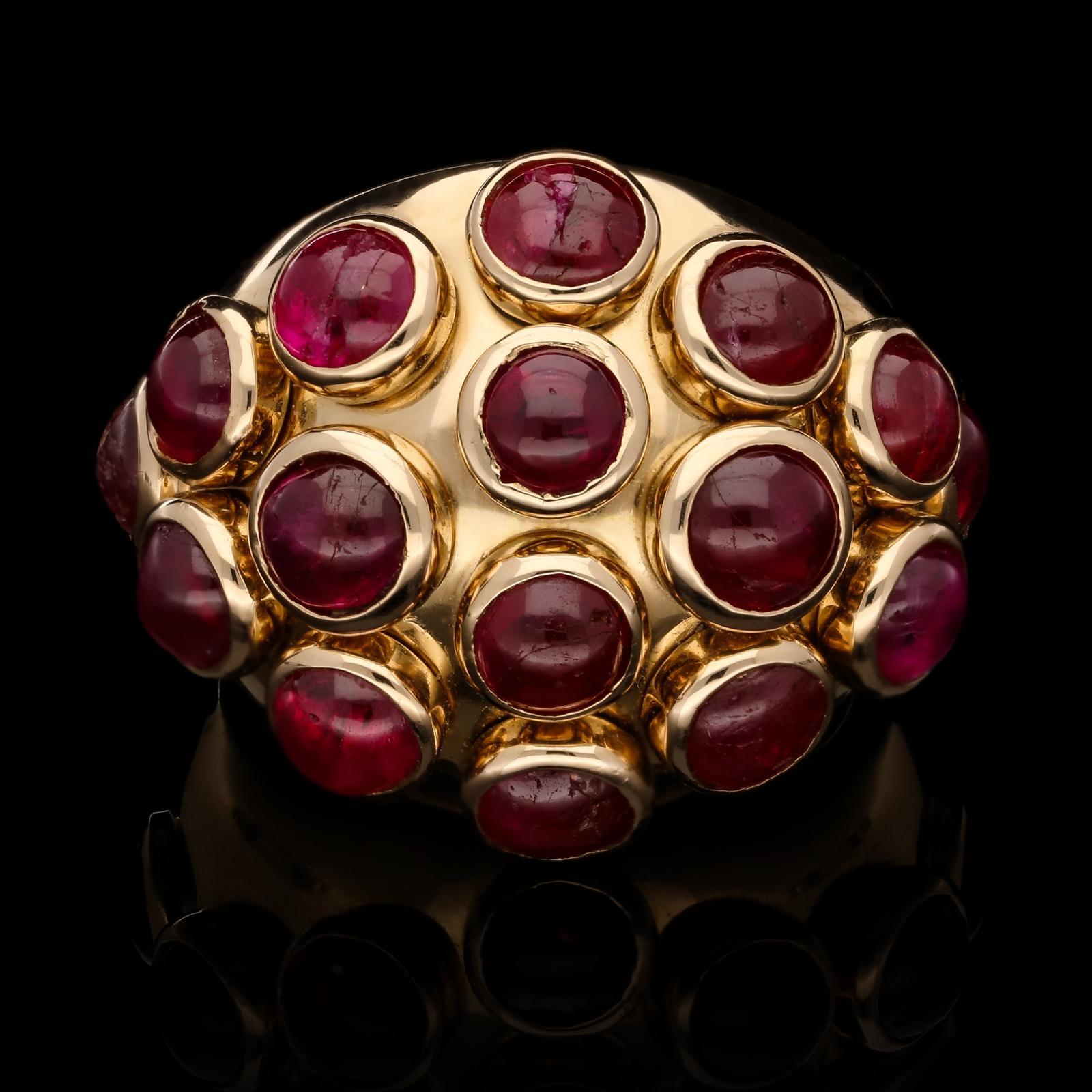 Suzanne Belperron Retro Gold and Cabochon Ruby Bombe Ring, circa 1940s In Excellent Condition In London, GB