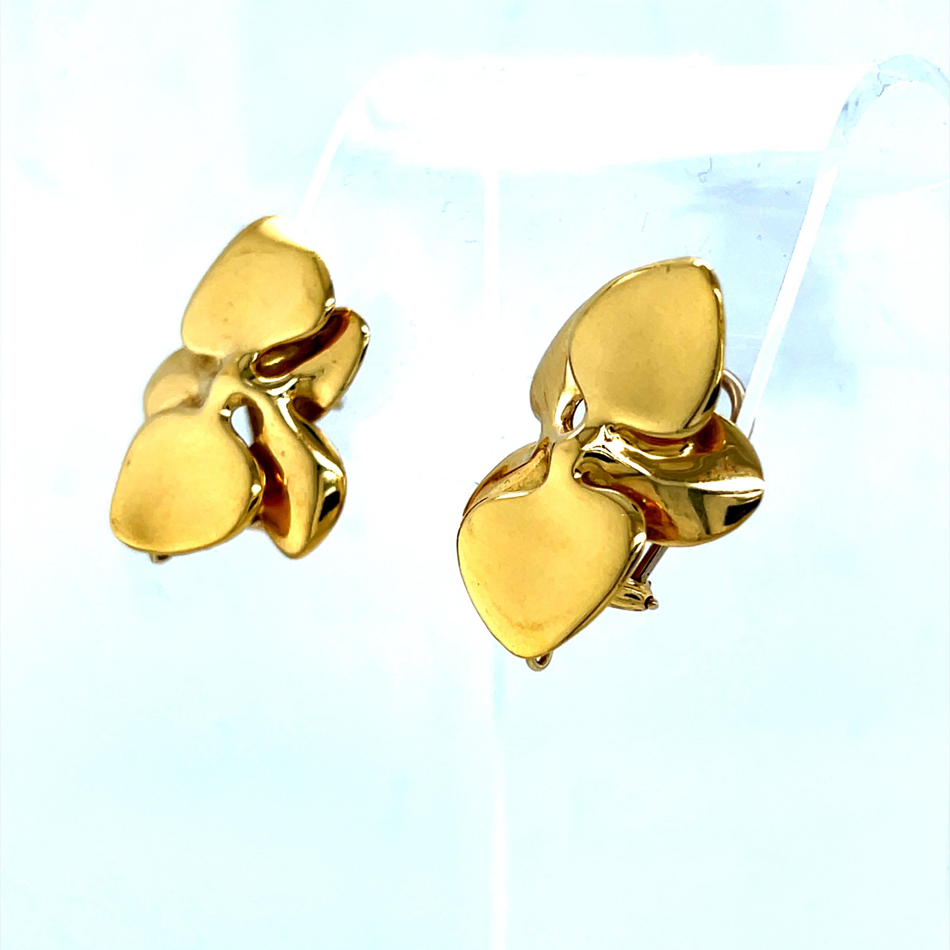 Women's Retro Gold Angela Cummings Floral Orchid Petal Earrings New York Circa 1984 For Sale