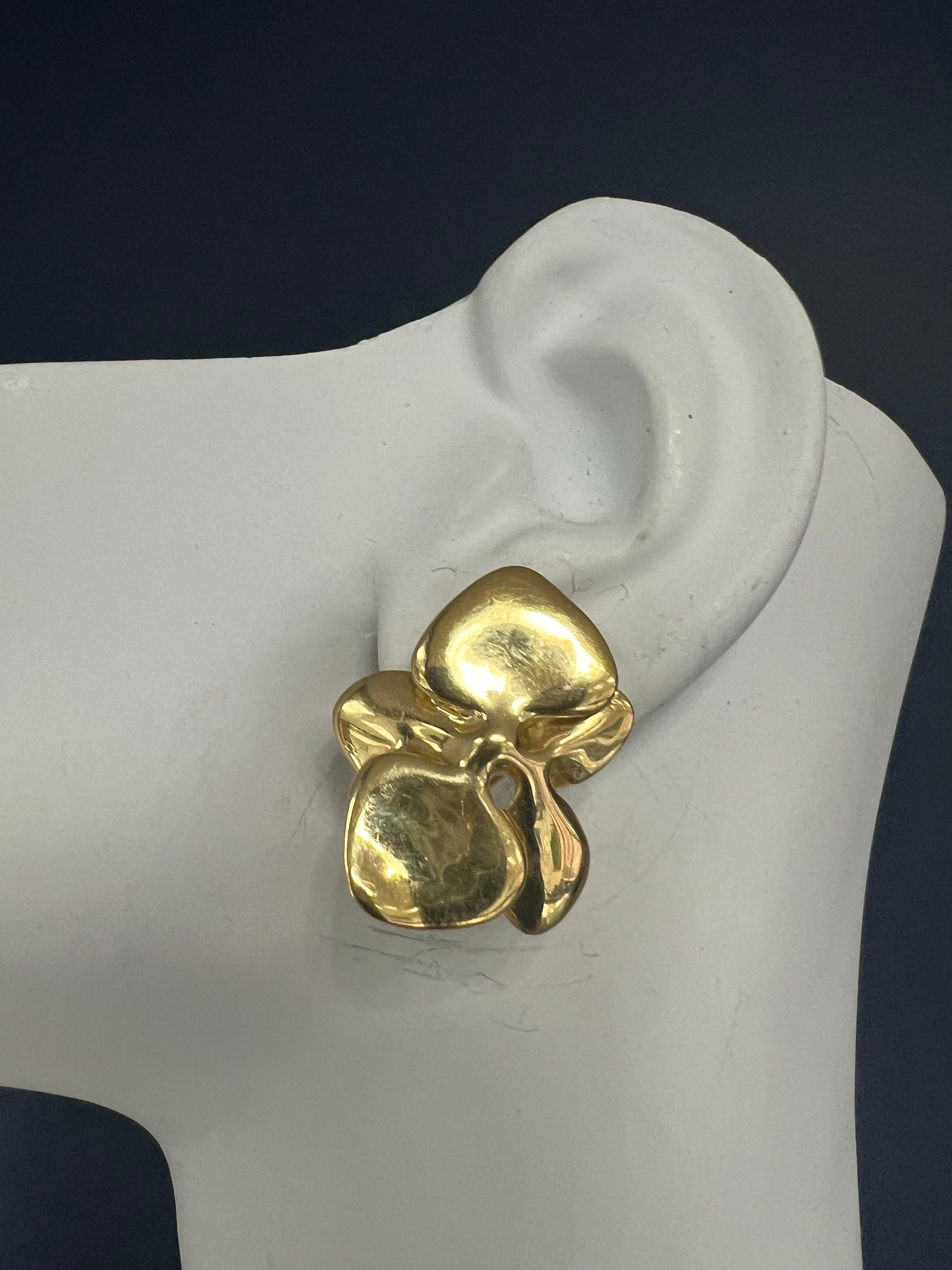 Retro Gold Angela Cummings Floral Orchid Petal Earrings New York Circa 1984 For Sale 4