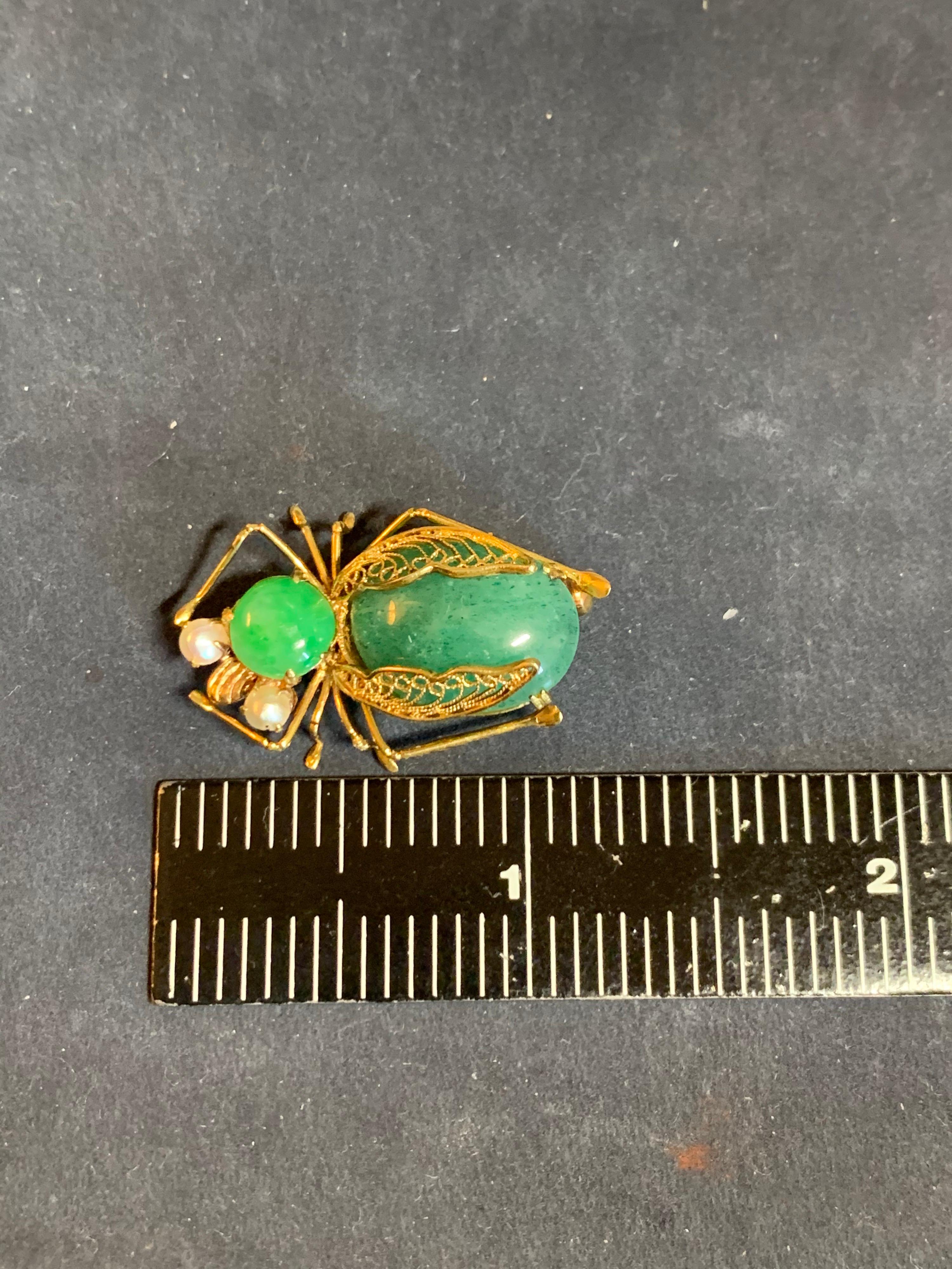 Women's or Men's Retro Gold Beetle Natural Transparent Green Jade & Pearl Brooche circa 1950 Pin