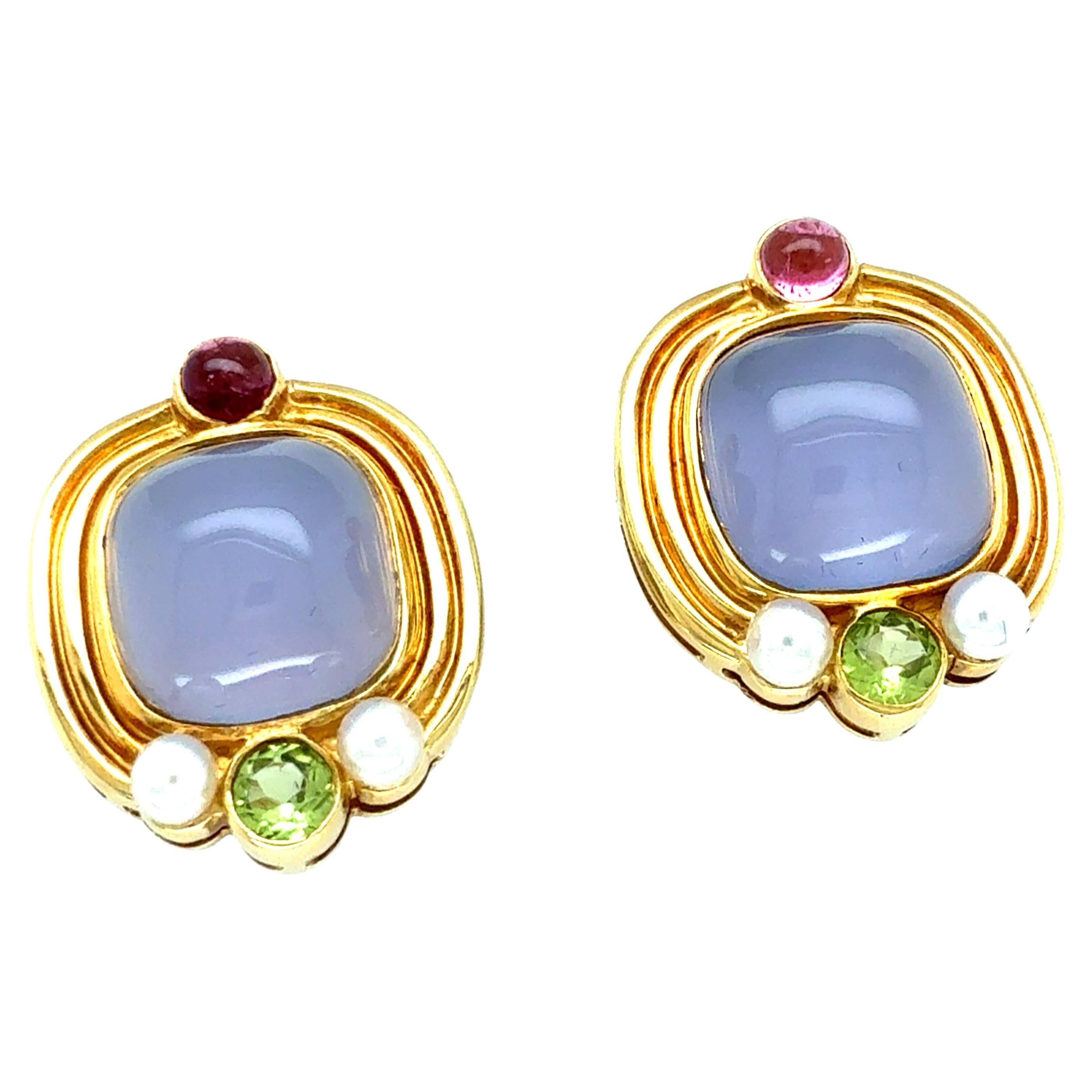 Orecchini cabochon in oro retrò con calcedonio, tormalina e peridoto