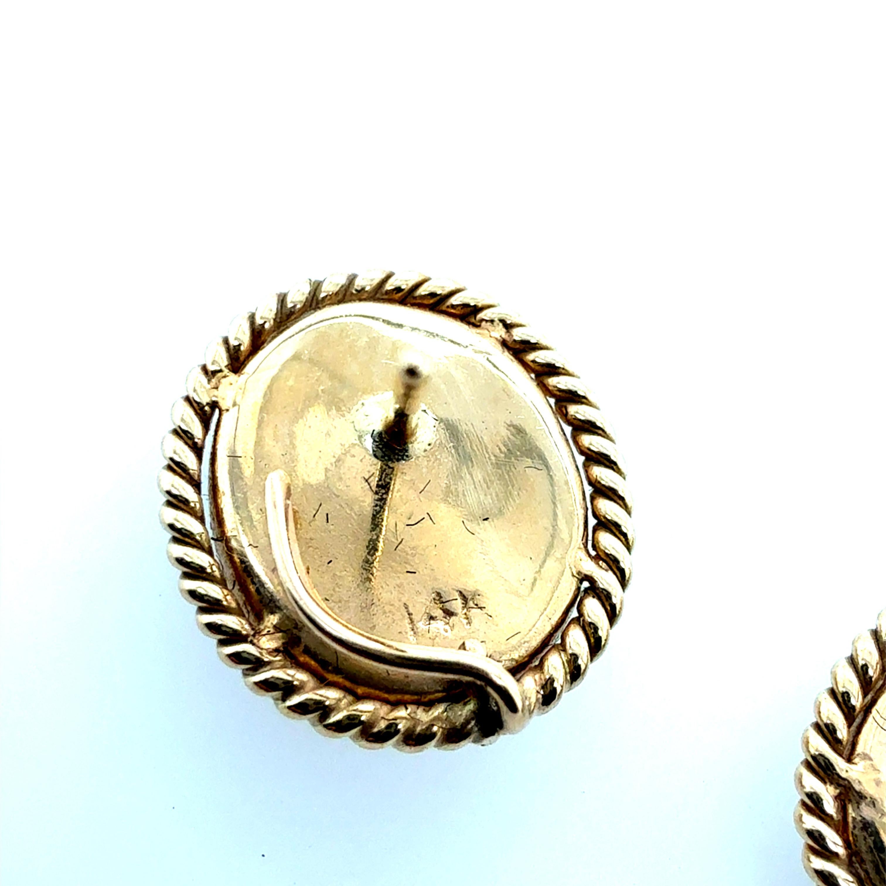Boucles d'oreilles rétro en or avec cabochon en forme d'opale Circa 1980 Bon état - En vente à Los Angeles, CA
