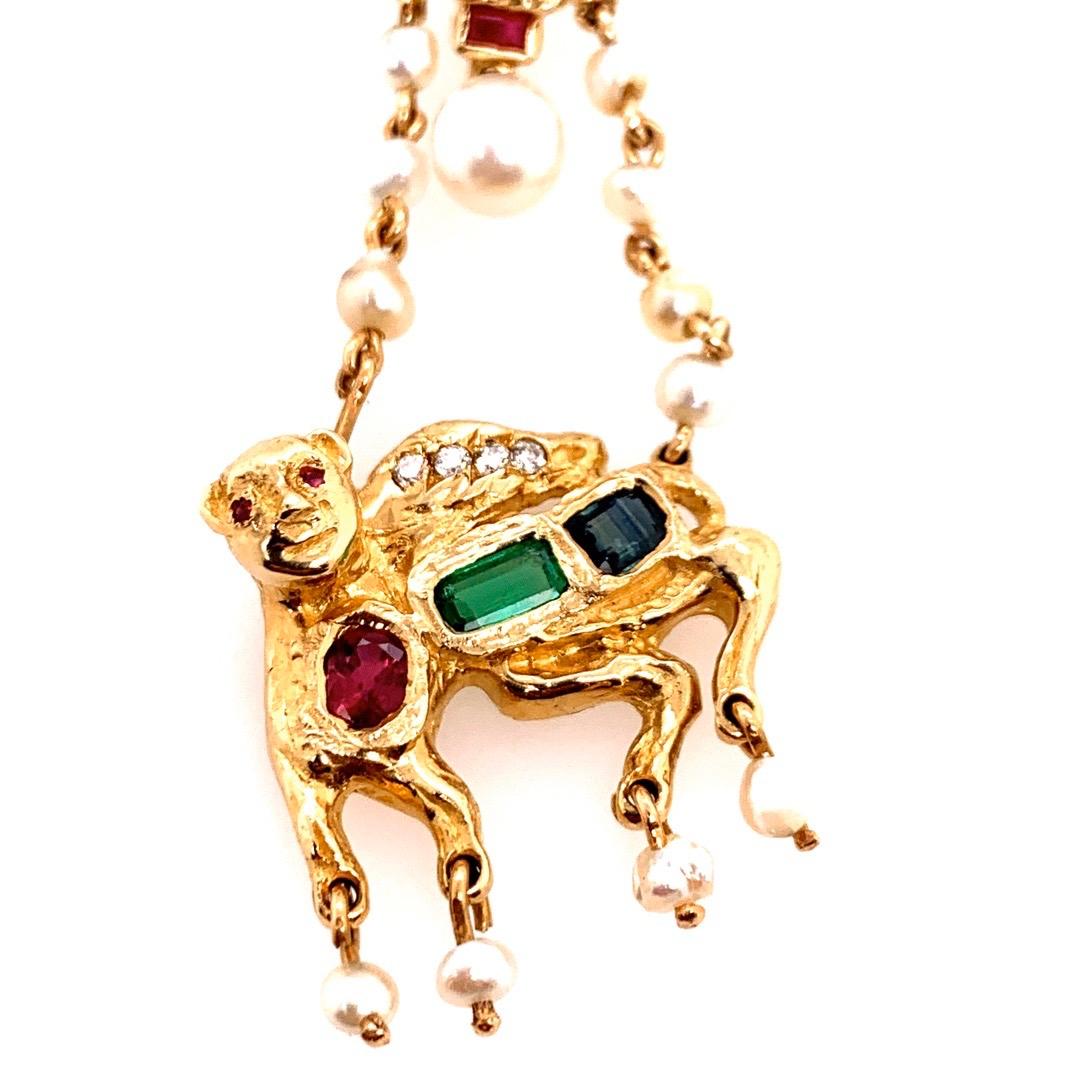 Taille émeraude Pendentif rétro en or couleur camel avec diamant naturel de 1,75 carat, rubis, émeraude et saphir, 1960 en vente