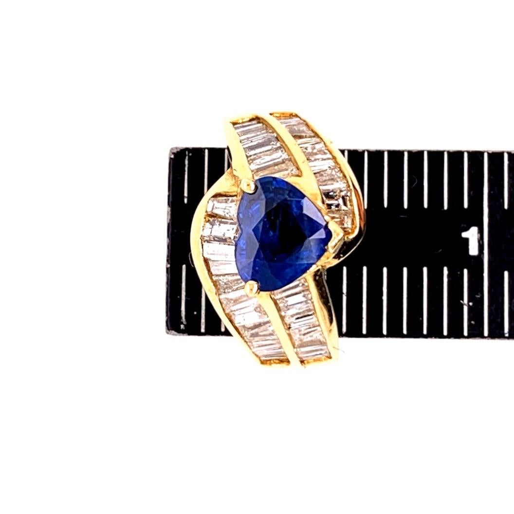 Retro Gold Cocktail 4.50 Carat Ring Natural Heart Sapphire & Diamond, circa 1980 For Sale 1