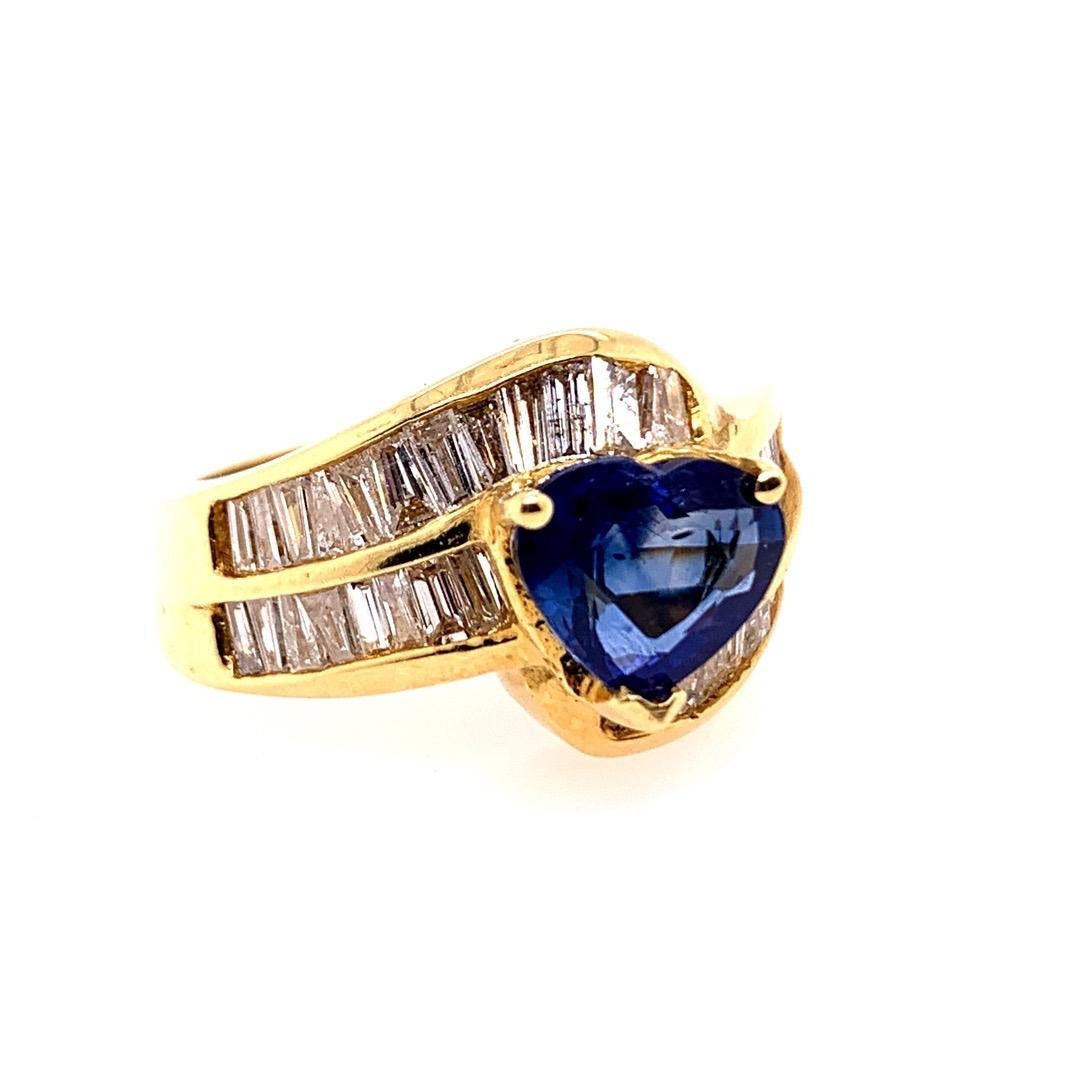 Retro Gold Cocktail 4.50 Carat Ring Natural Heart Sapphire & Diamond, circa 1980 For Sale 3