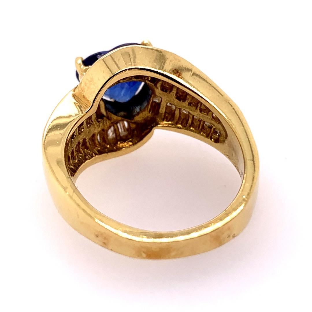 Retro Gold Cocktail 4.50 Carat Ring Natural Heart Sapphire & Diamond, circa 1980 For Sale 5