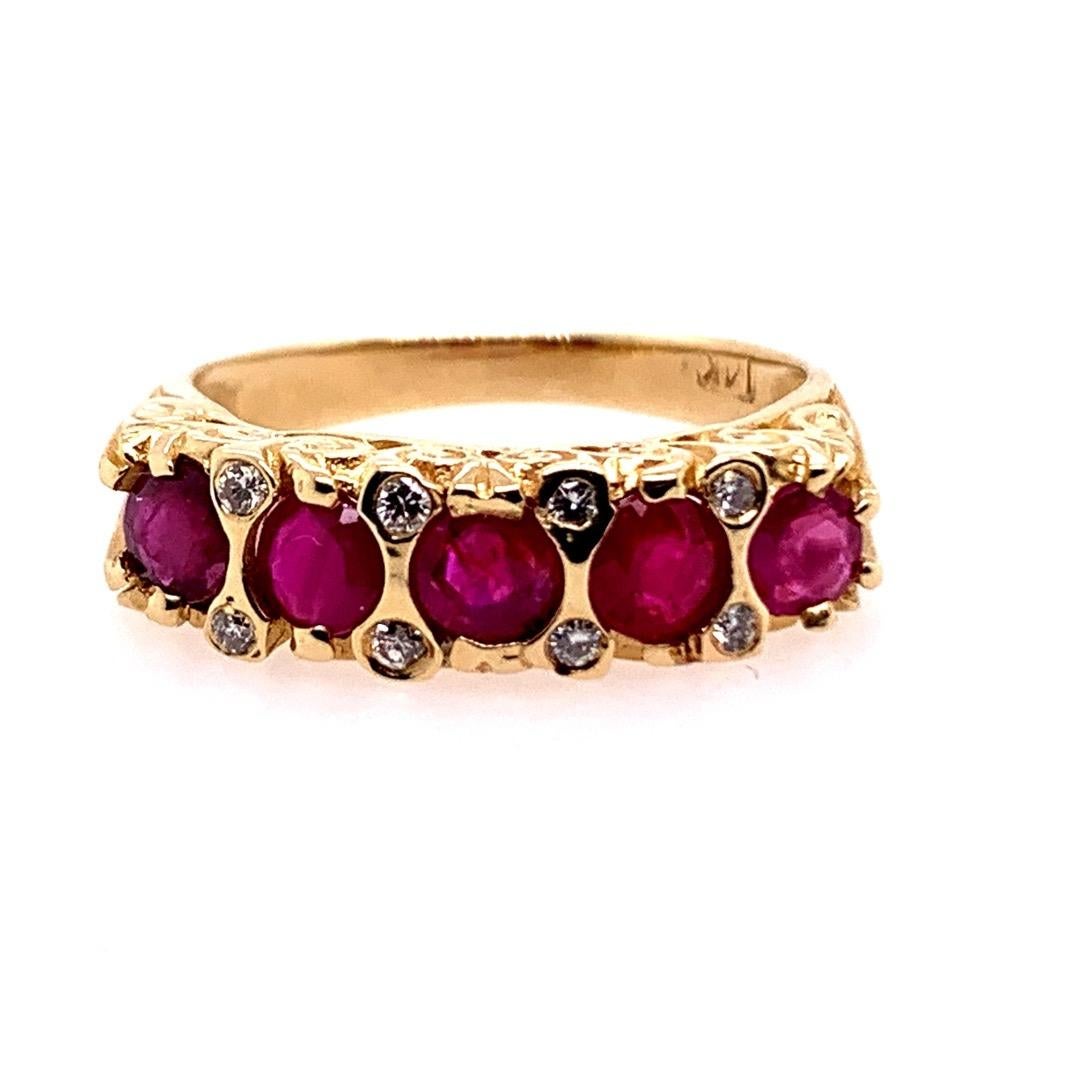Retro Gold Cocktail Ring 1.10 Carat Round Natural Ruby & Diamond Gem circa 1960 For Sale 2