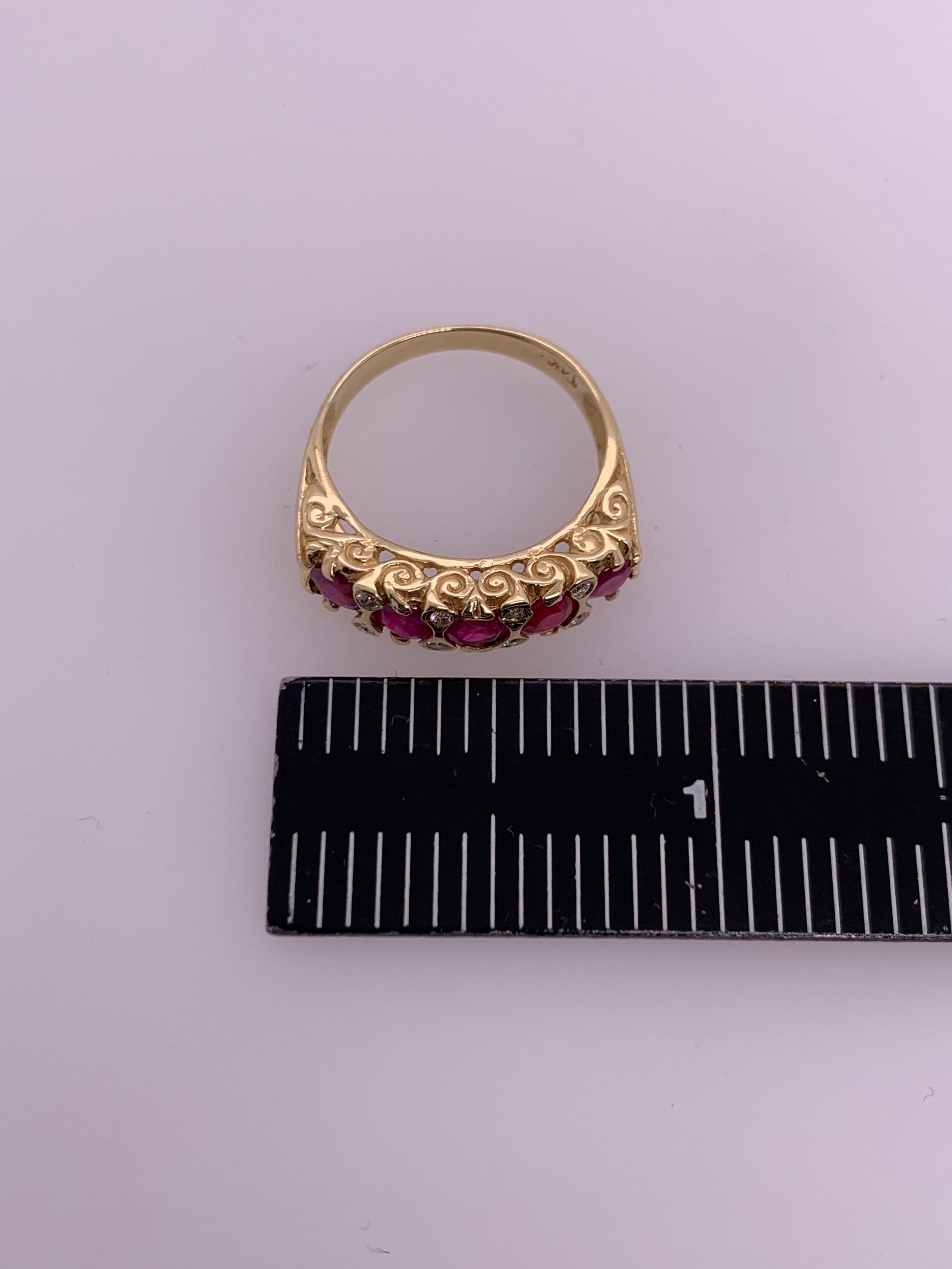 Retro Gold Cocktail Ring 1.10 Carat Round Natural Ruby & Diamond Gem circa 1960 For Sale 3