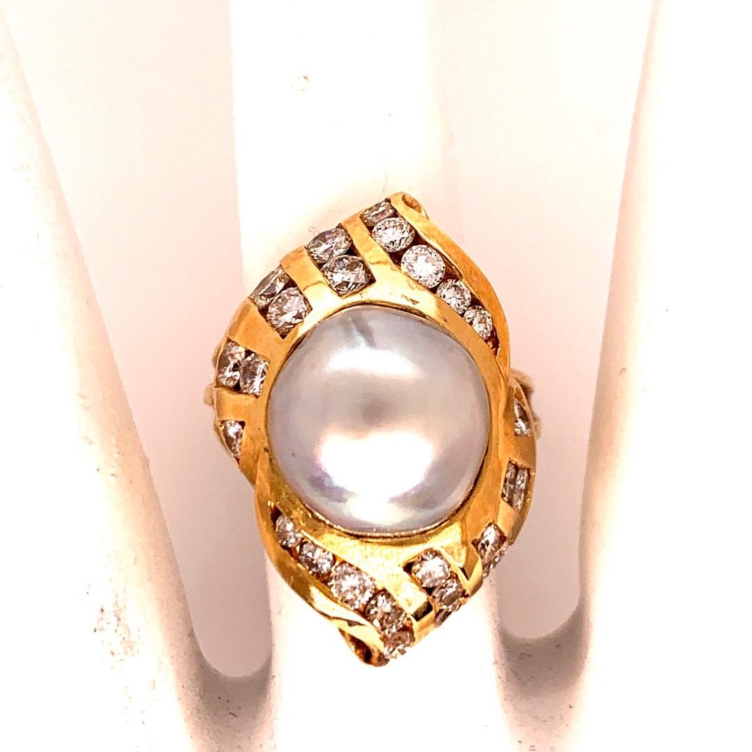 Anillo de cóctel de oro retro 1,38 quilates de diamante incoloro natural y perla 1950 en Bueno estado para la venta en Los Angeles, CA