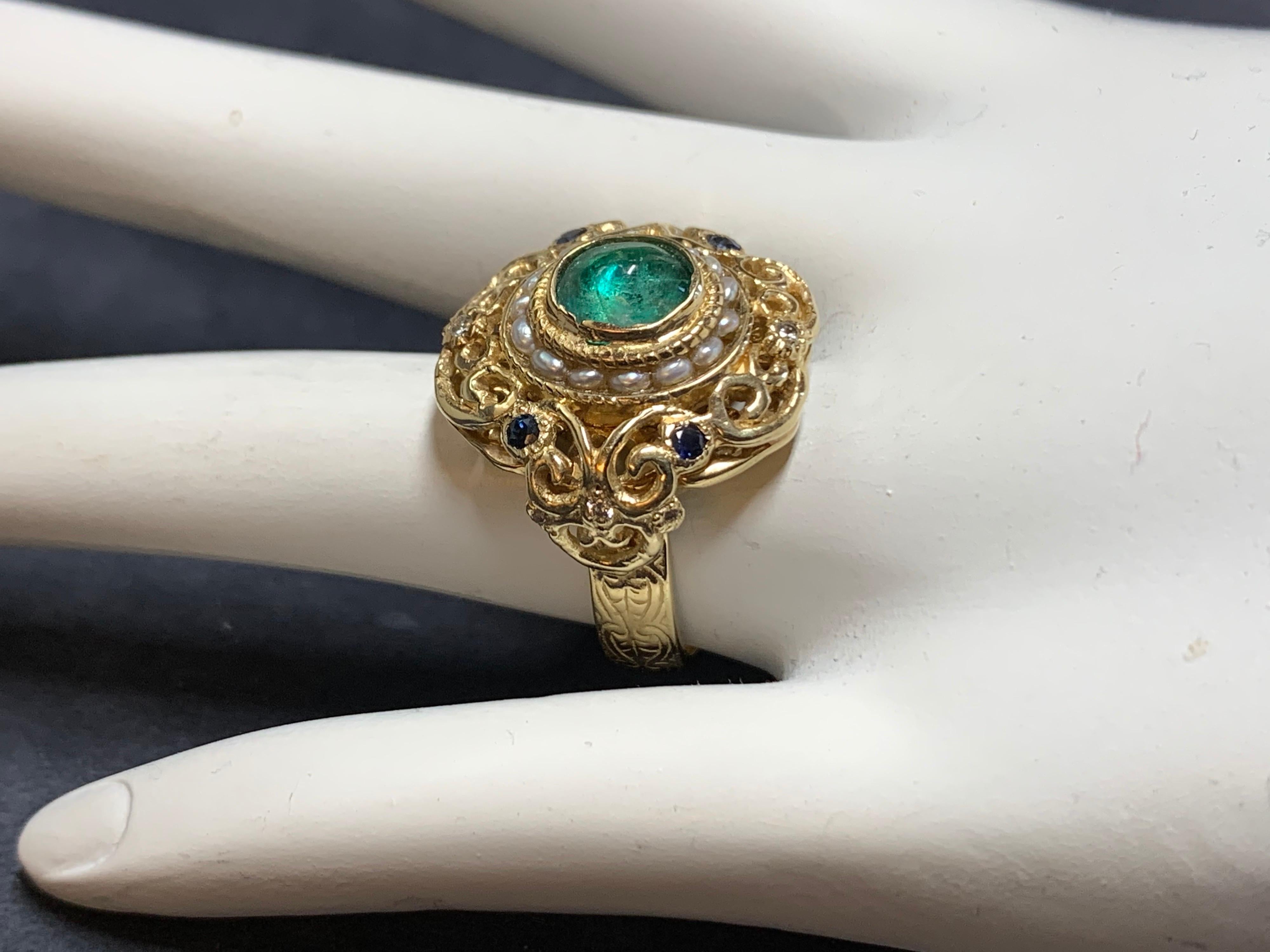 Retro Gold Cocktail Ring 2 Karat Natürlicher Smaragd Cab Saphir Diamant um 1950 (Cabochon) im Angebot