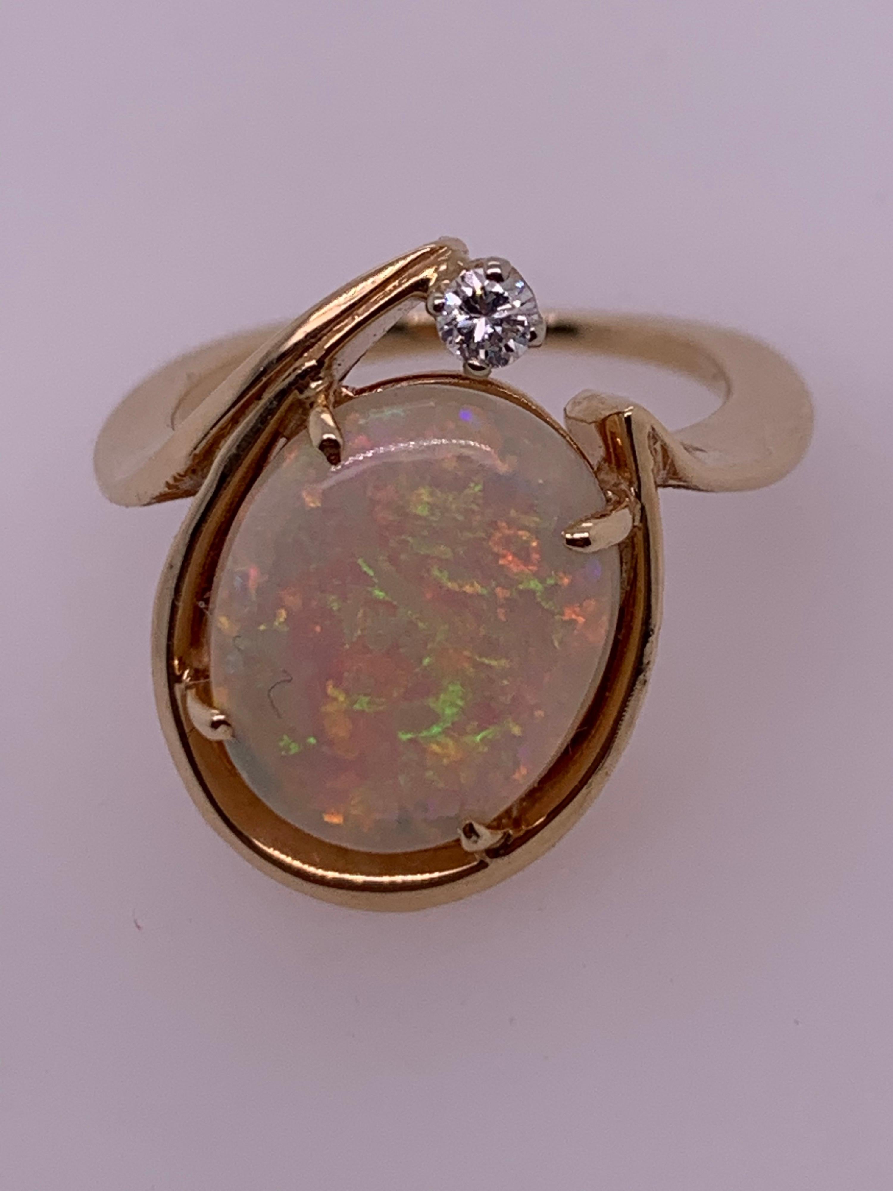 Retro Gold Cocktail Ring 3 Carat Natural Opal Gemstone & Diamond Ring circa 1970 For Sale 3