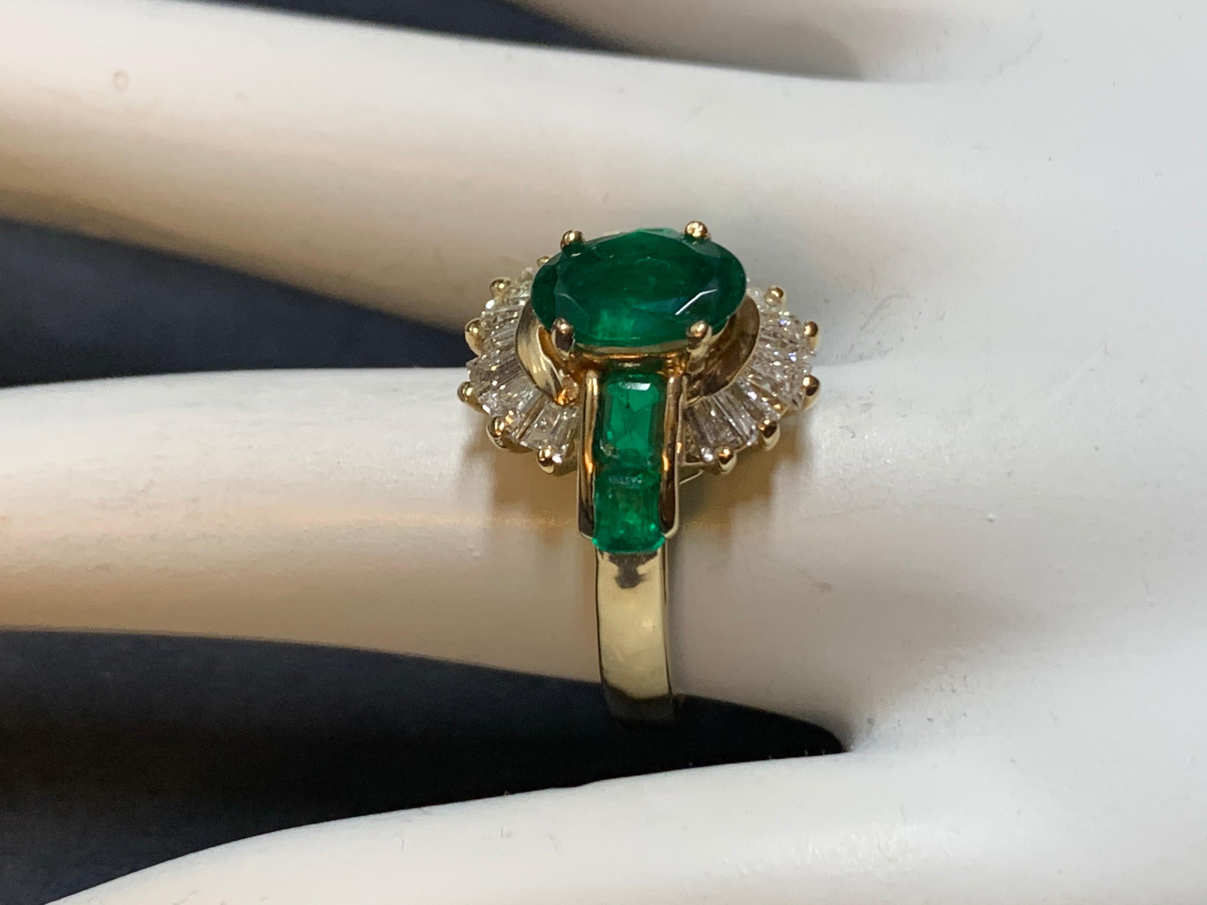 Oval Cut Retro Gold Cocktail Ring 3.1 Carat Natural Emerald Gemstone & Diamond circa 1950 For Sale