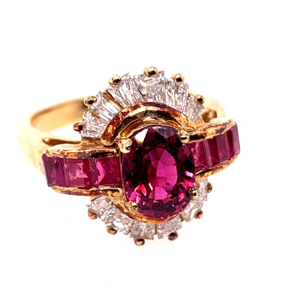 Retro Gold Cocktail Ring 3.25 Carat Natural Oval Gem Ruby and Diamond circa 1950 For Sale 3
