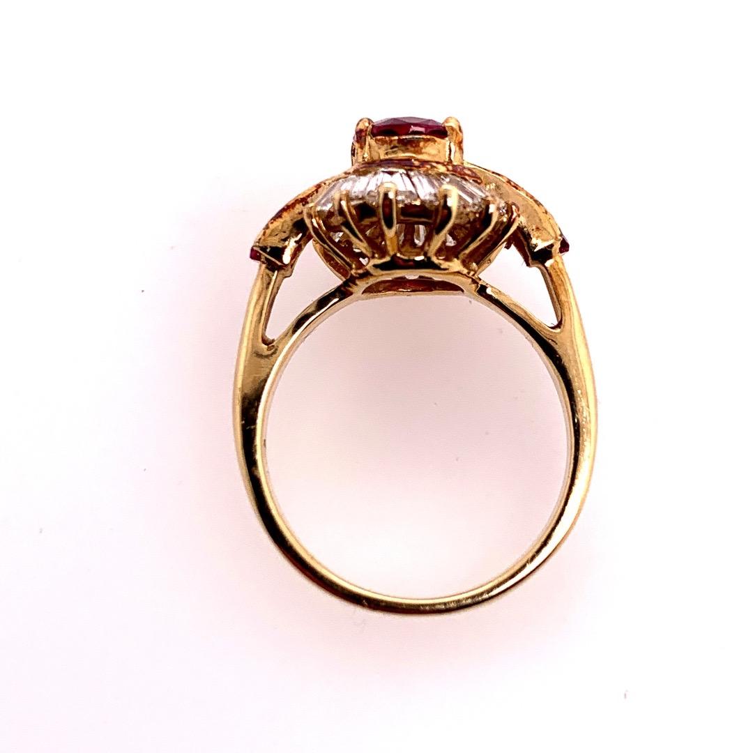 Retro Gold Cocktail-Ring 3,25 Karat natürlicher ovaler Edelstein Rubin und Diamant um 1950 im Angebot 4