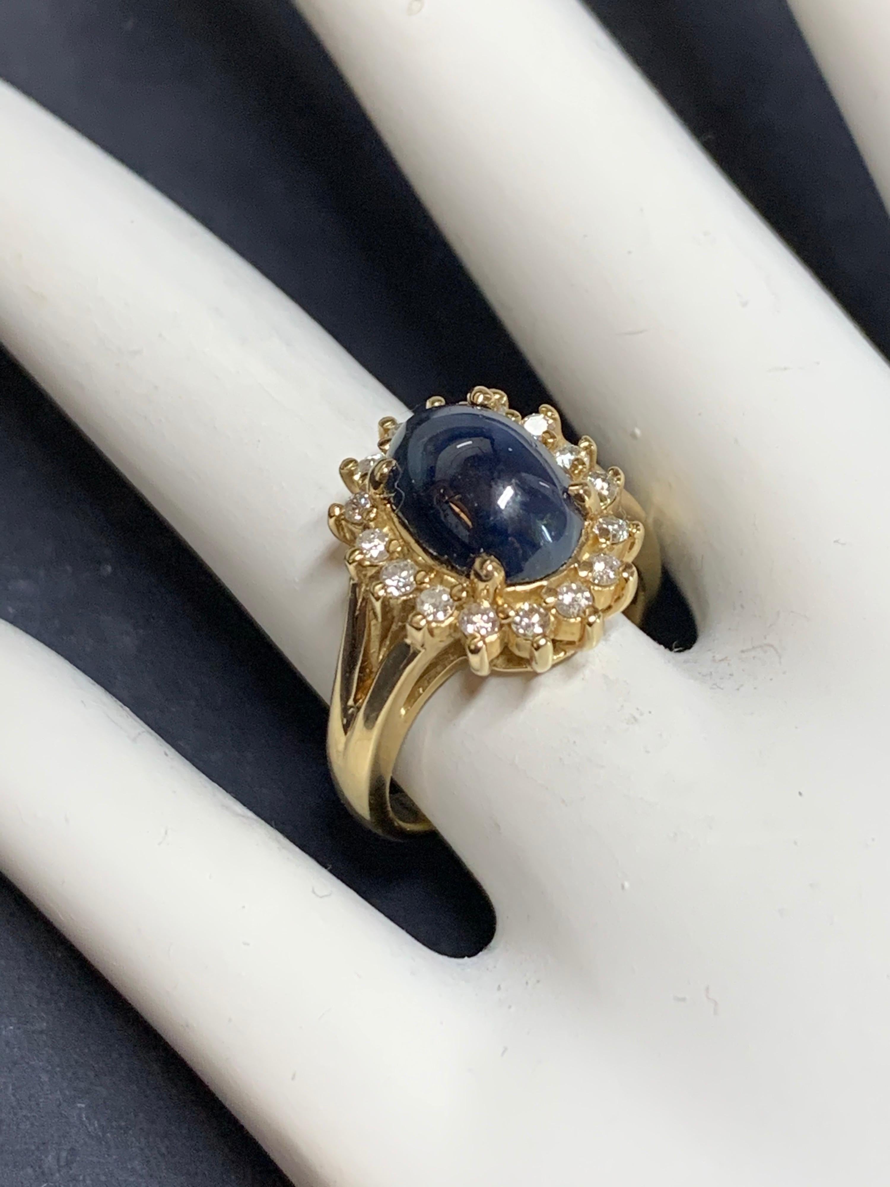 Cabochon Retro Gold Cocktail Ring 4.50 Carat Natural Blue Sapphire and Diamond circa 1960 For Sale
