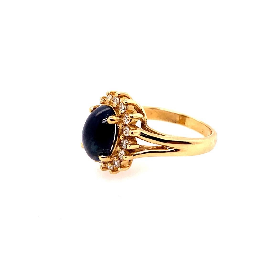Retro Gold Cocktail Ring 4.50 Carat Natural Blue Sapphire and Diamond circa 1960 For Sale 1