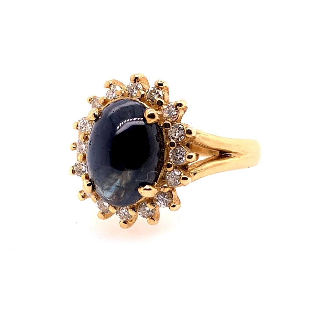 Retro Gold Cocktail Ring 4.50 Carat Natural Blue Sapphire and Diamond circa 1960 For Sale 2