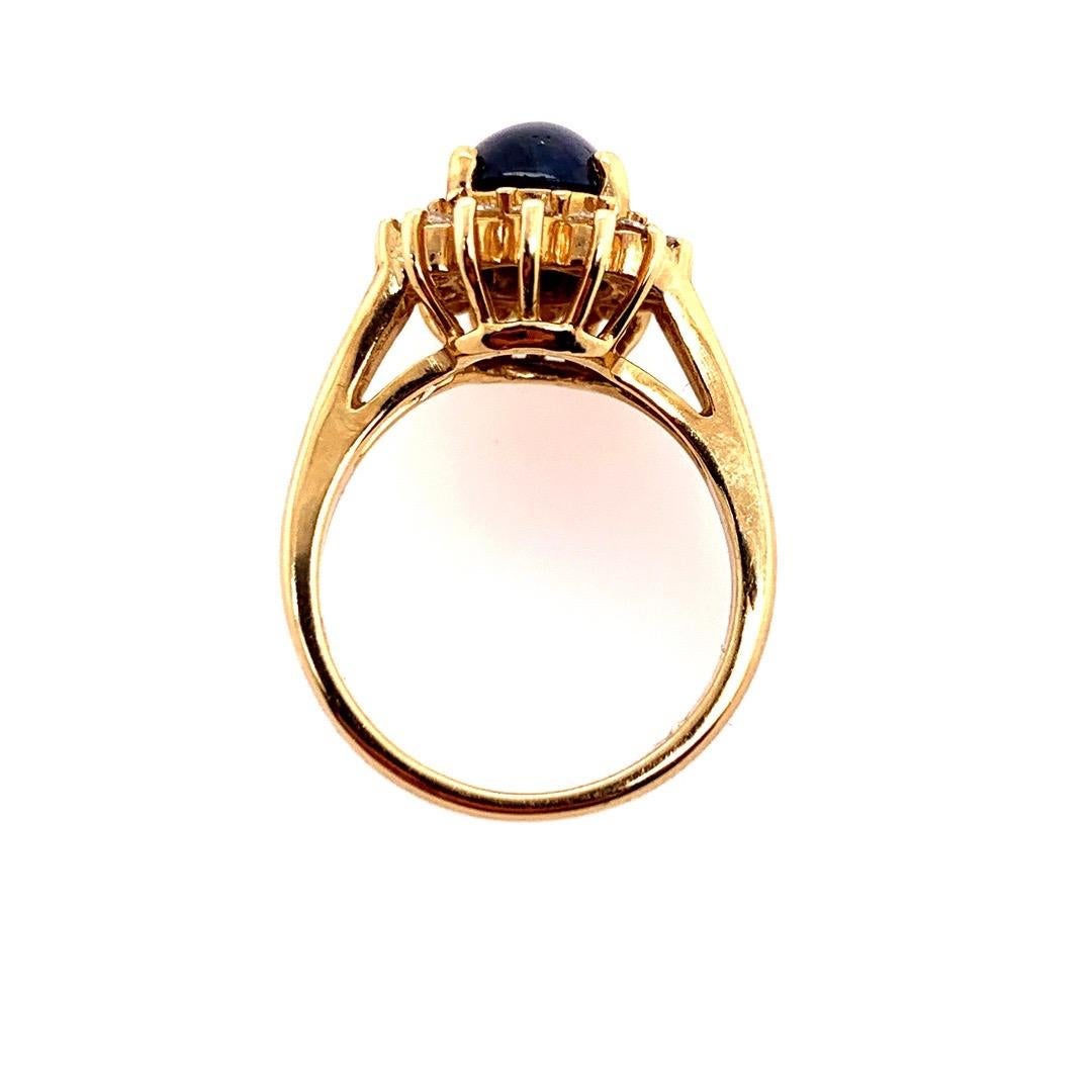 Retro Gold Cocktail Ring 4.50 Carat Natural Blue Sapphire and Diamond circa 1960 For Sale 3