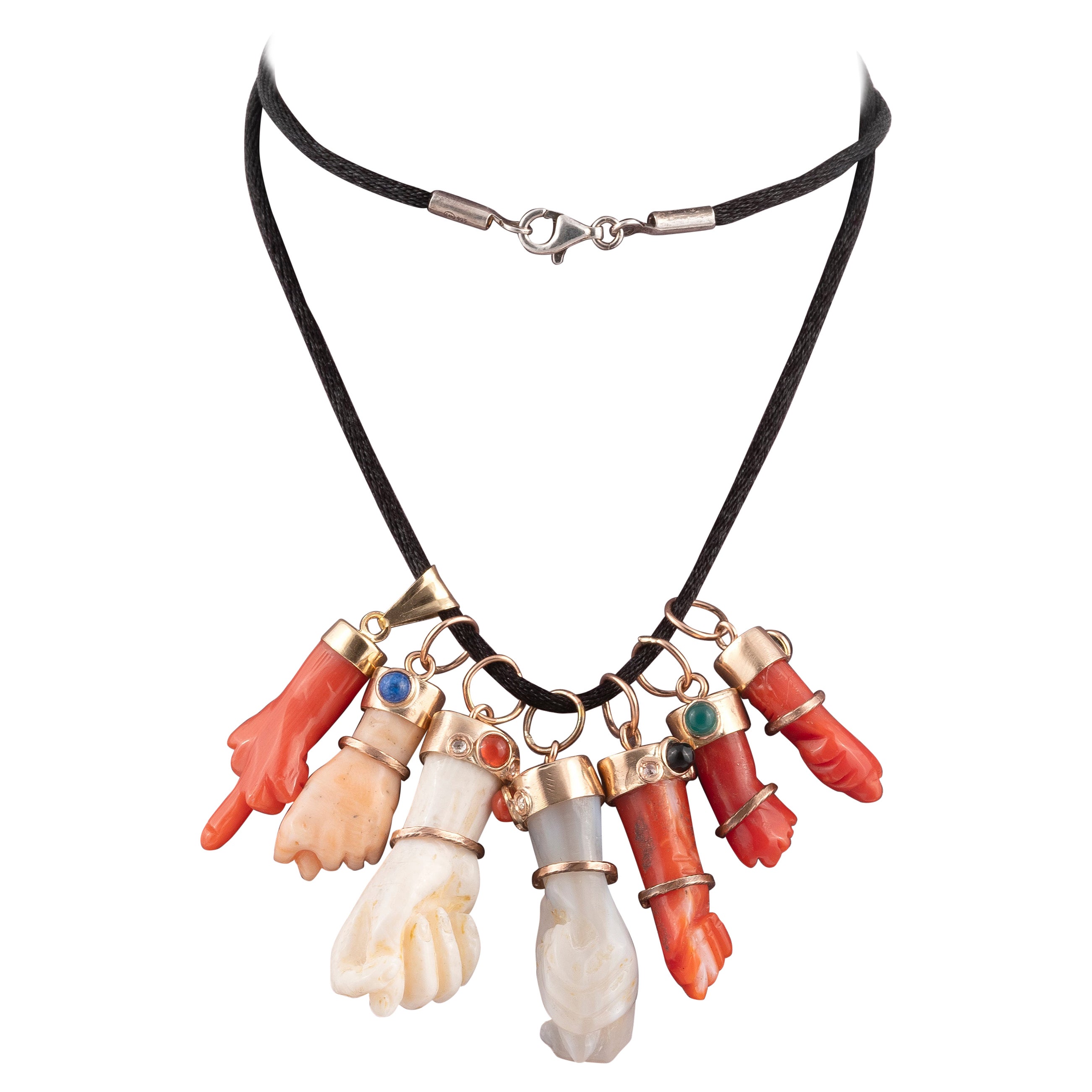 Pendentifs rétro Figa en or, corail et nacre