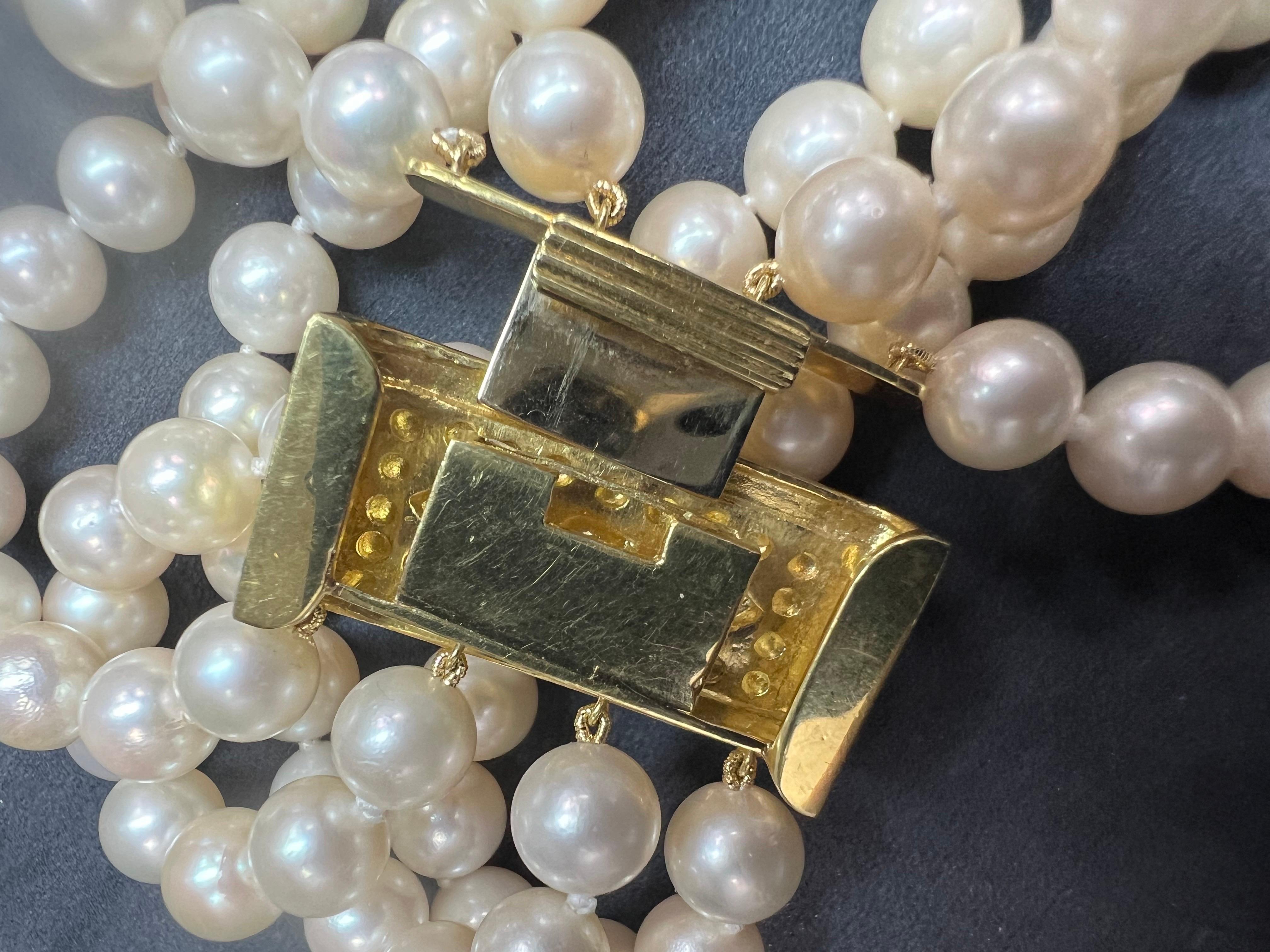 Retro Gold Cultured Akoya Pearl 7 Inch Bracelet 0.35 Carat Natural Diamond Clasp In Good Condition For Sale In Los Angeles, CA