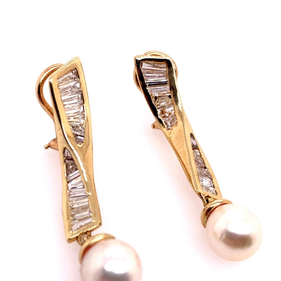 Retro Gold Earrings 1.50 Carat Natural Baguette Diamond and Pearl, circa 1970 In Good Condition For Sale In Los Angeles, CA