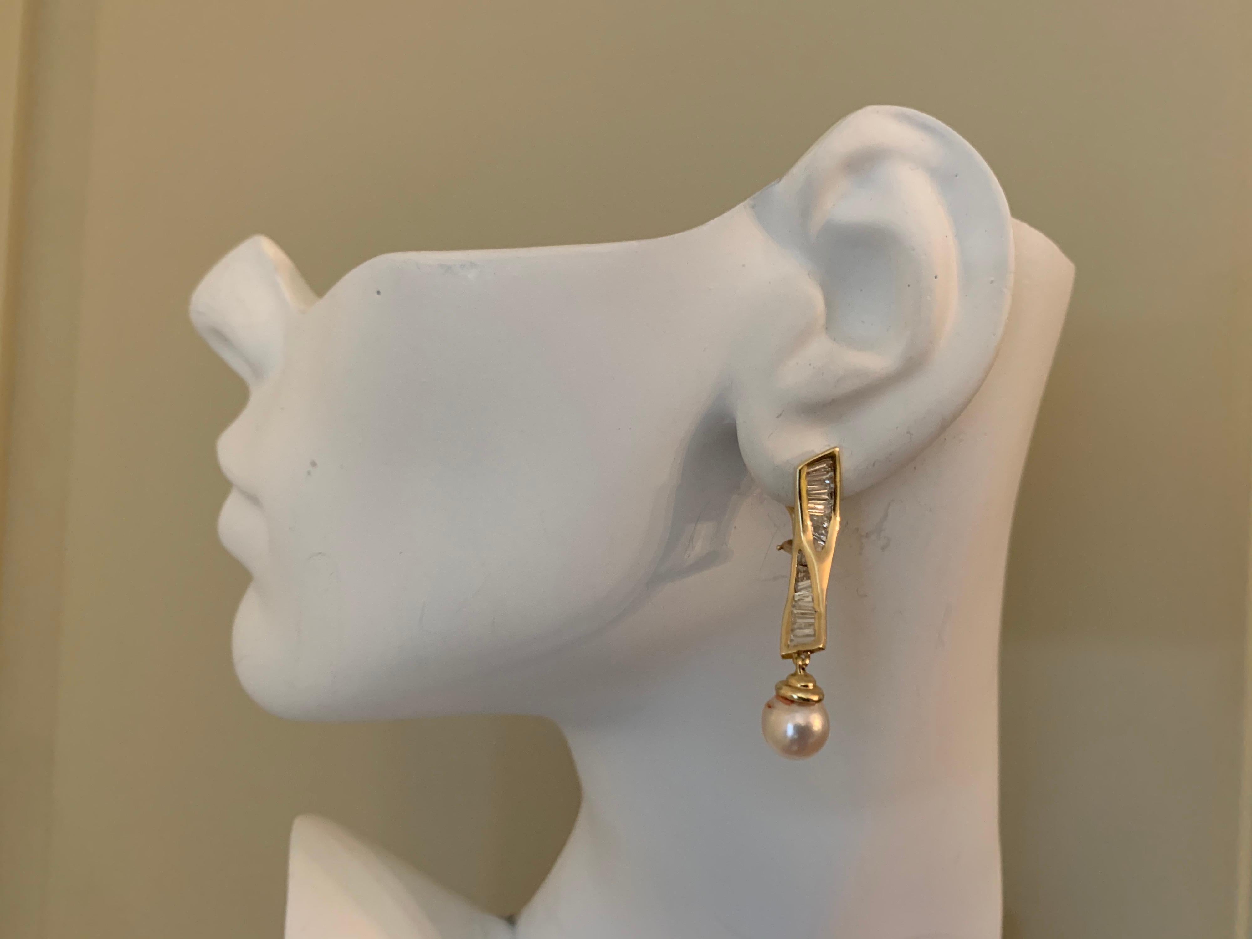 Retro Gold Earrings 1.50 Carat Natural Baguette Diamond and Pearl, circa 1970 For Sale 3