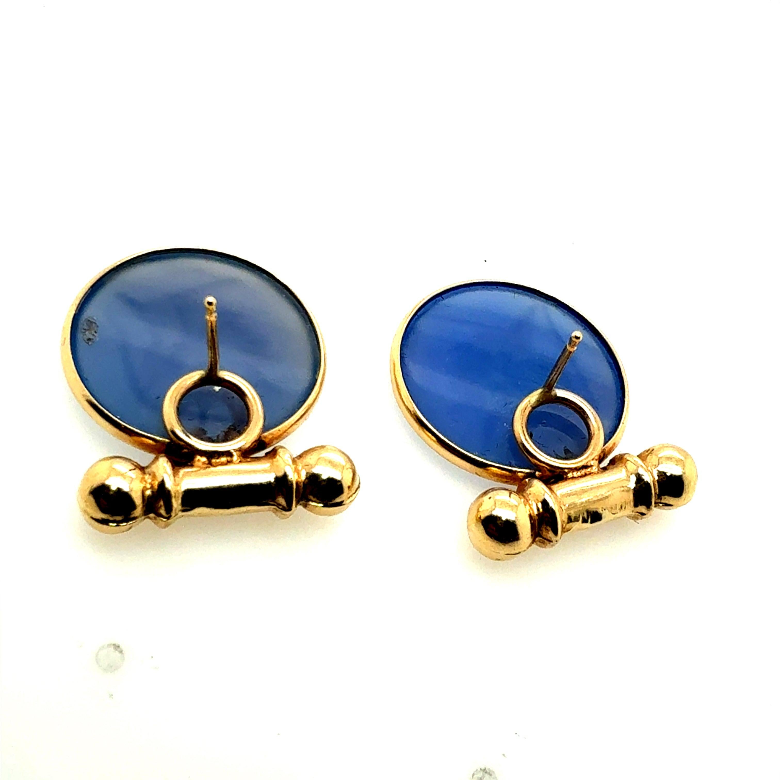 Pendientes retro de oro engastados en bisel con calcografía de cornalina romana azul Circa 1980 en venta 1