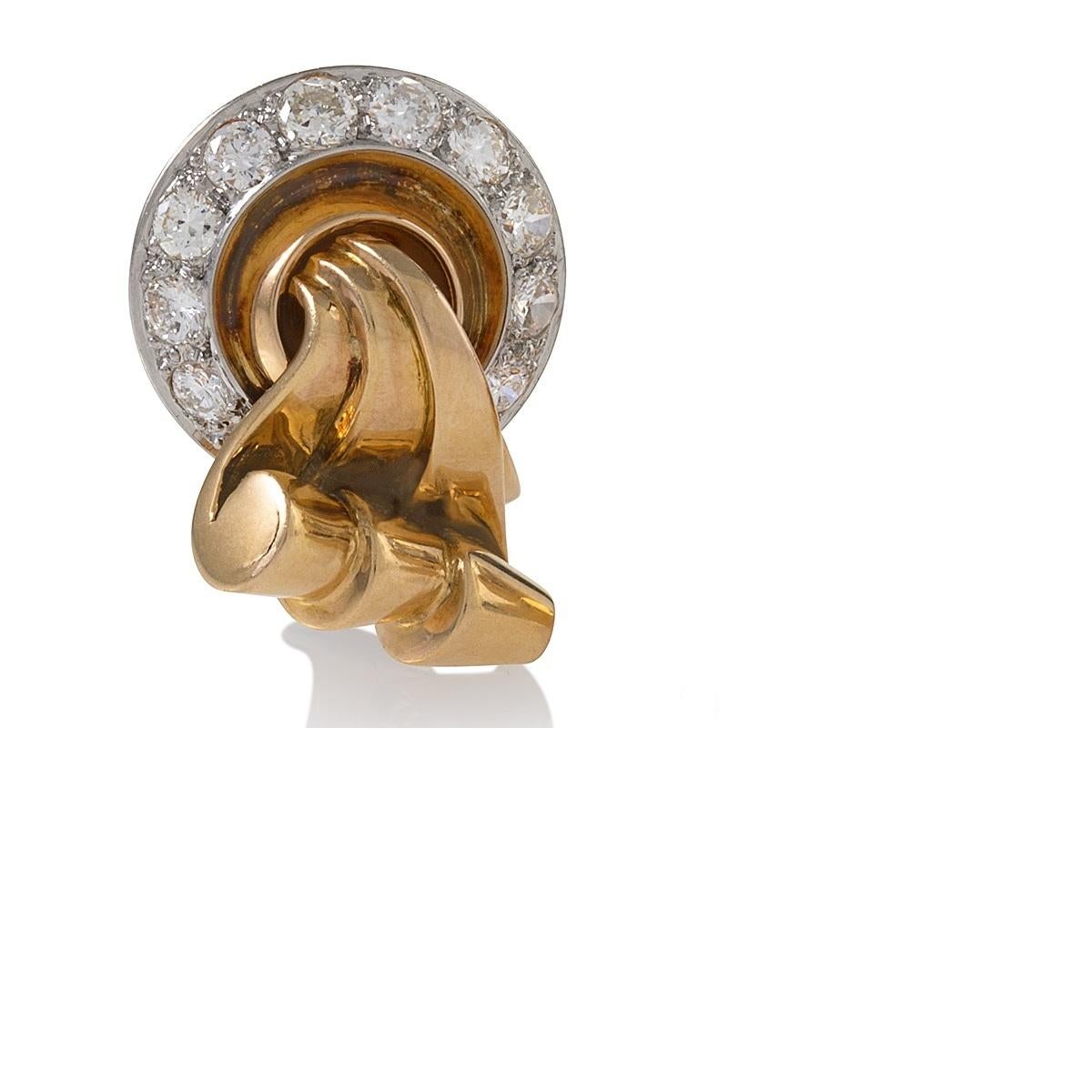 It's always gala season when wearing this pair of Retro gold earrings with diamonds. The unfurling scroll motif seems to herald a joyous occasion, with three distinct streams of gold spilling out from the design’s center. Encircled with platinum-set