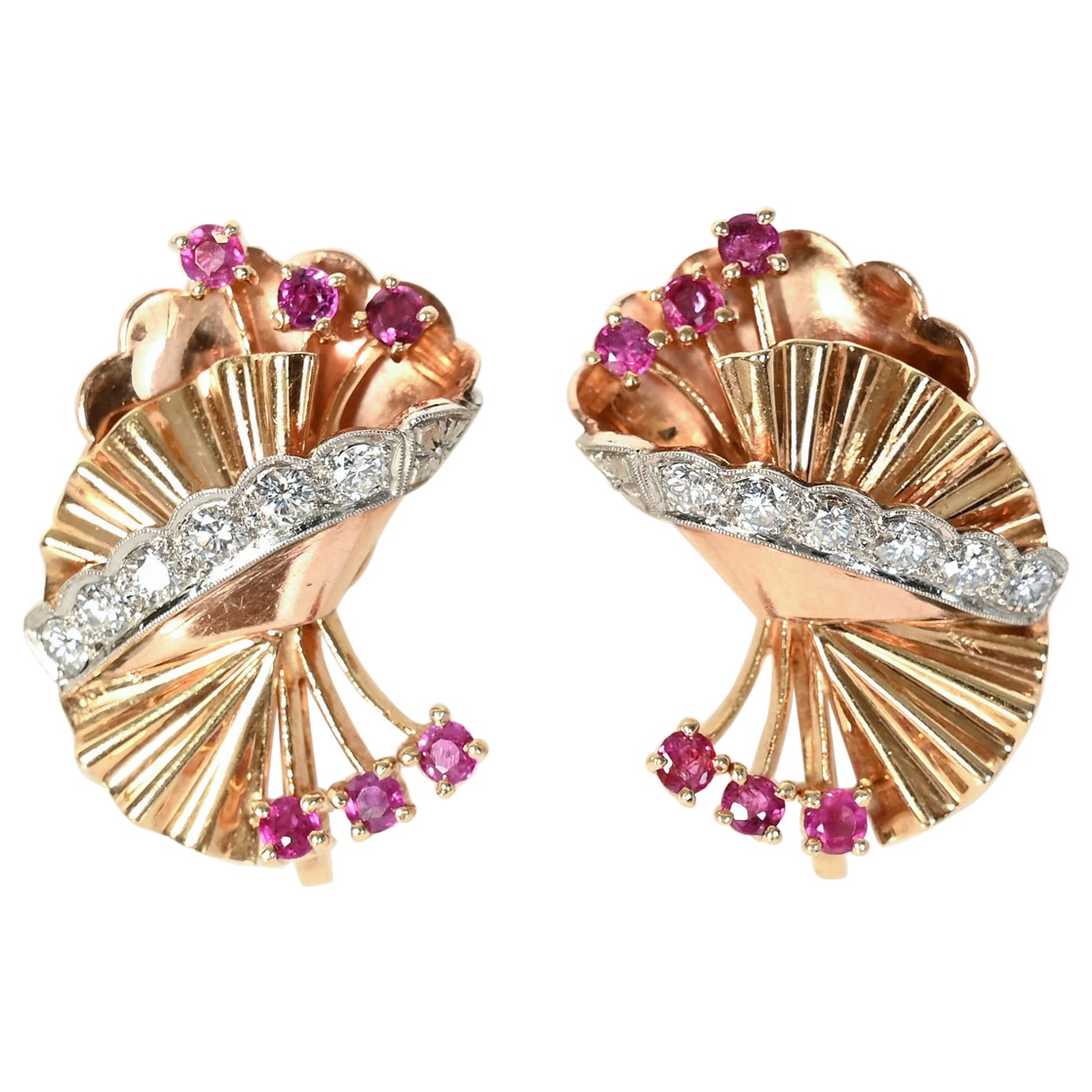 Boucles d'oreilles rétro en or avec rubis et diamants
