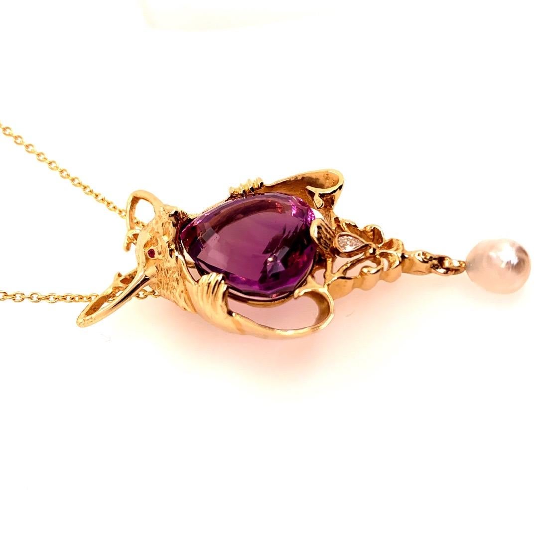 Retro Gold Kangaroo Pendant Natural 25 Carat Diamond and Amethyst, circa 1960 In Good Condition For Sale In Los Angeles, CA