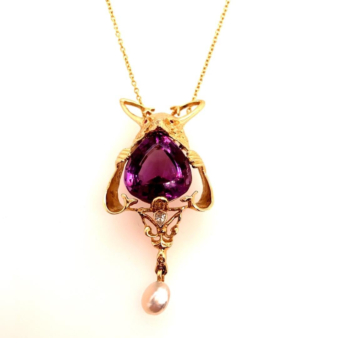 Women's Retro Gold Kangaroo Pendant Natural 25 Carat Diamond and Amethyst, circa 1960 For Sale