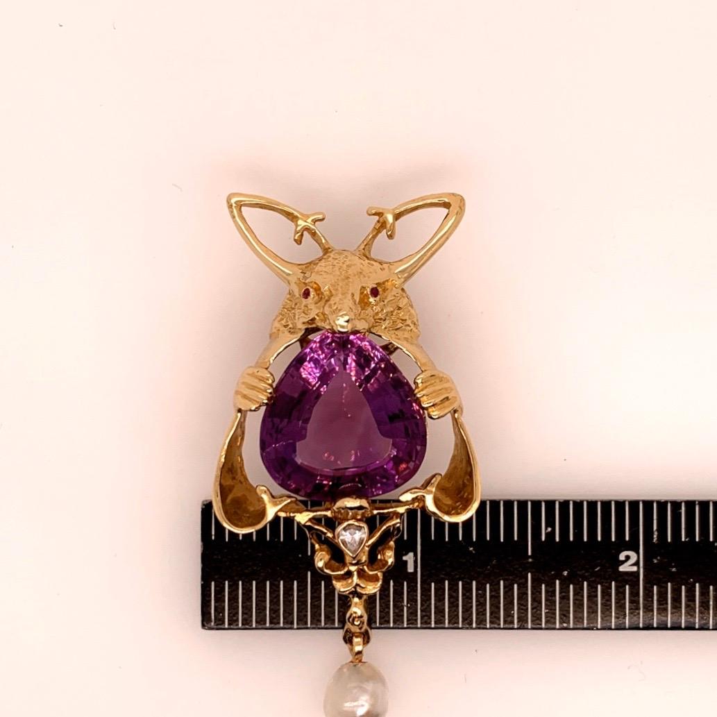 Retro Gold Kangaroo Pendant Natural 25 Carat Diamond and Amethyst, circa 1960 For Sale 2