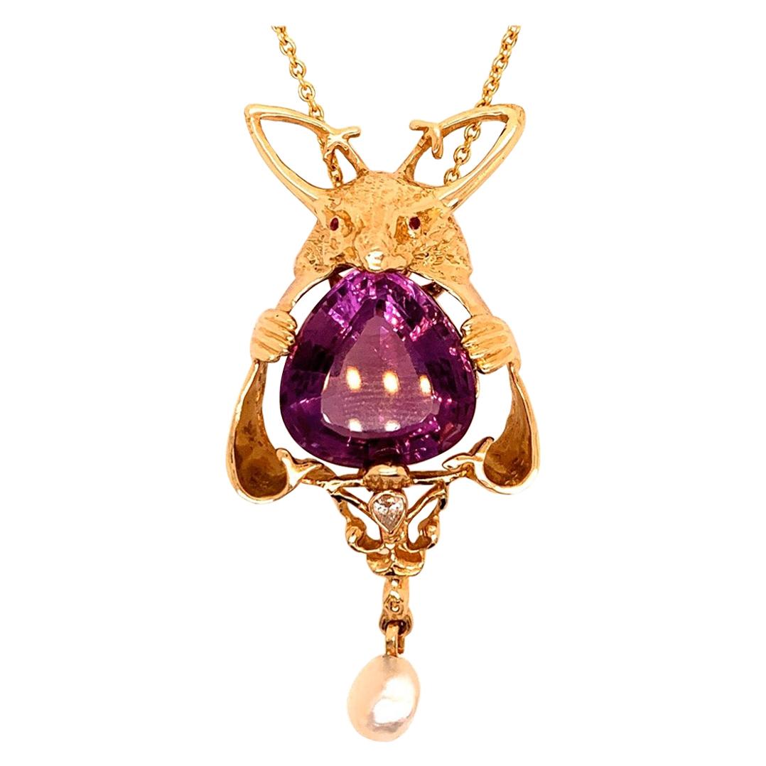 Retro Gold Kangaroo Pendant Natural 25 Carat Diamond and Amethyst, circa 1960