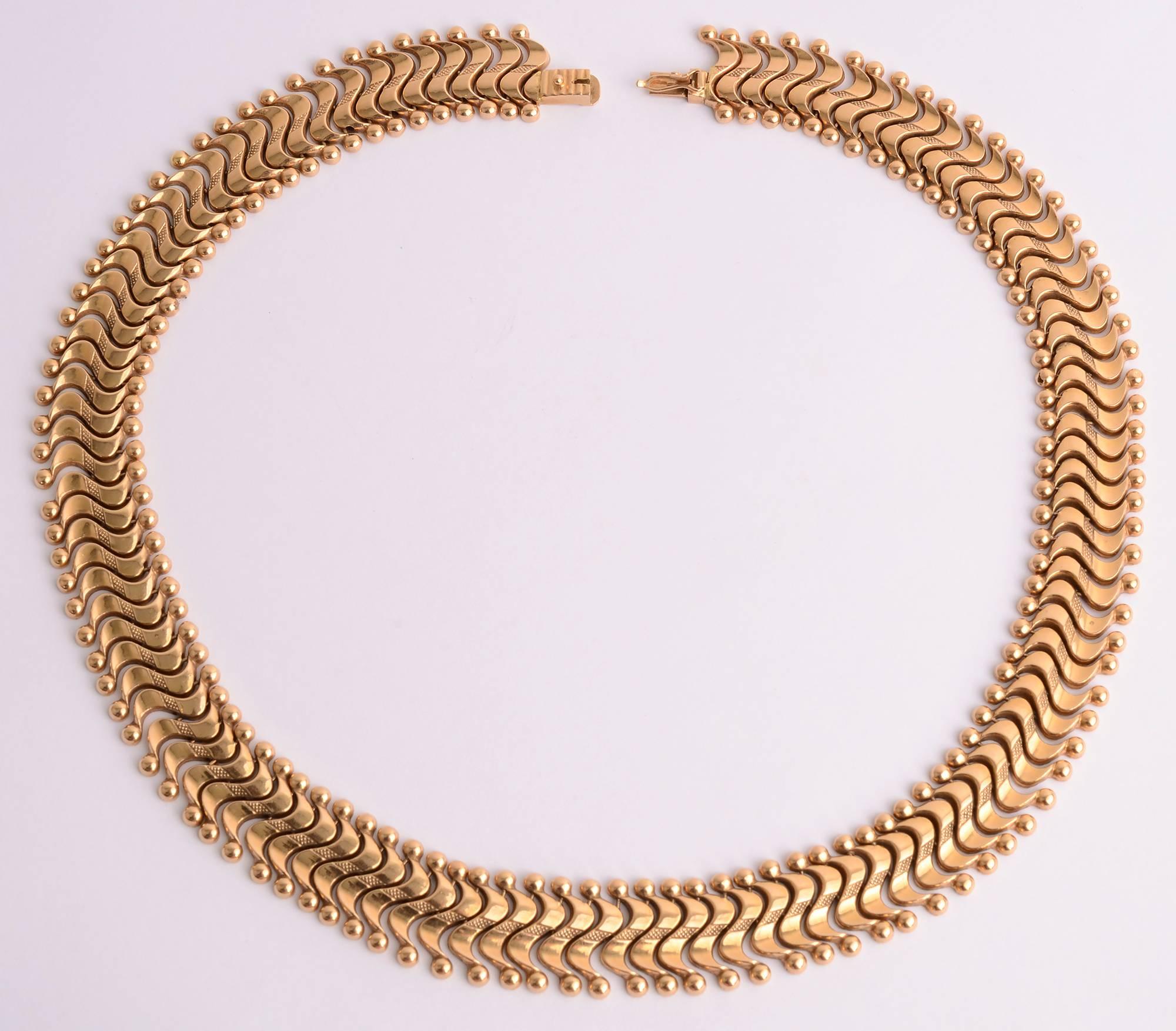 Retro Gold Links Necklace In Excellent Condition In Darnestown, MD