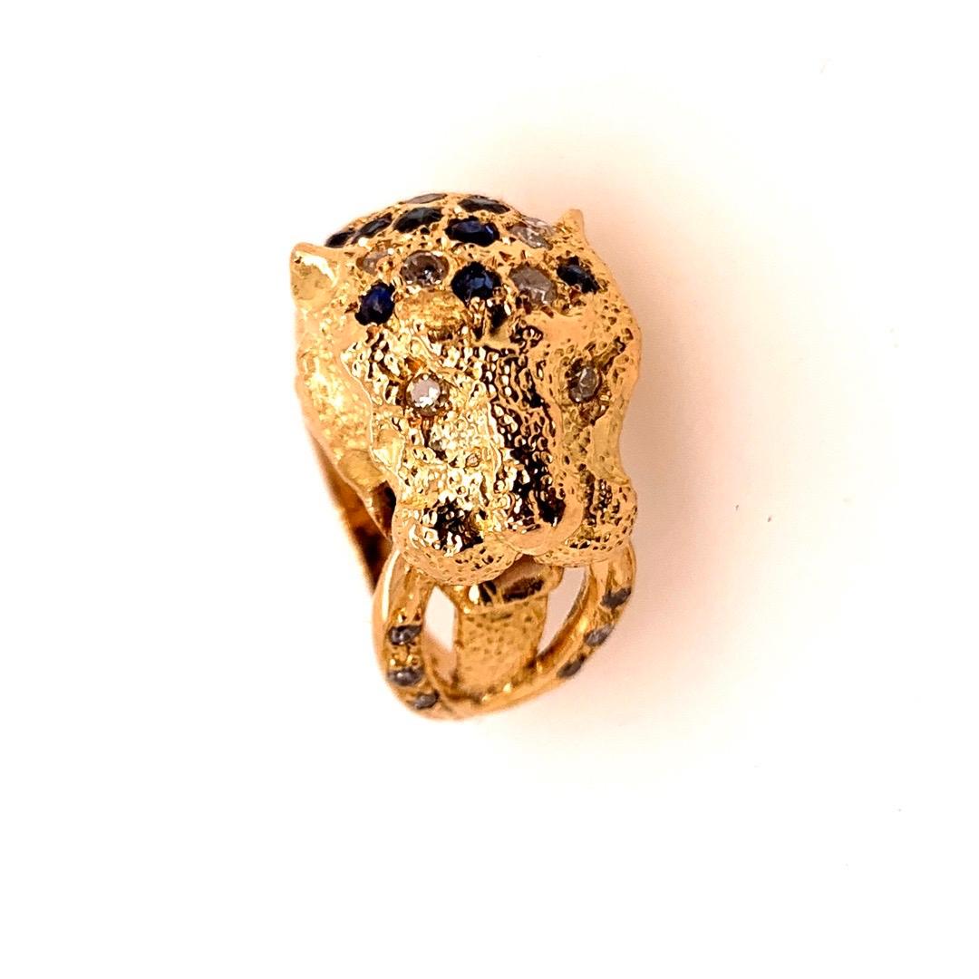 Retro Gold Lion Ring APX .50 Carat Natural Diamond Sapphire Gem Stone circa 1960 In Good Condition For Sale In Los Angeles, CA