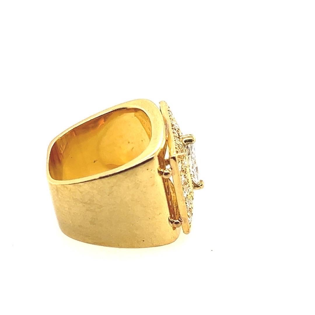 Retro Gold Mens 1.67 Carat Natural Marquise and Round Diamond Cocktail Ring 1970 For Sale 2