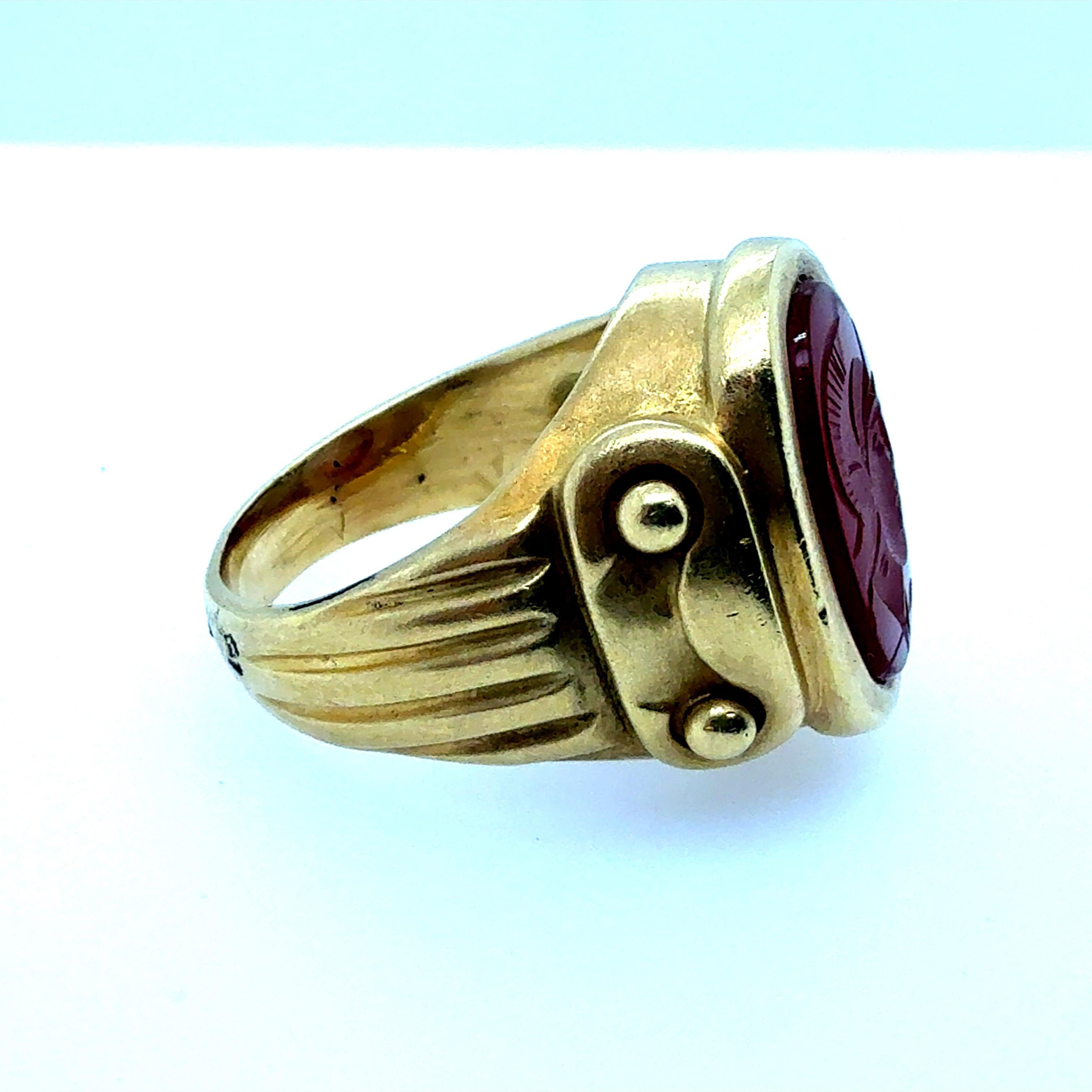 Anello retro in oro Nature Brownish Roman Carnelian Intaglio Statement Ring Circa 1980 in vendita 3