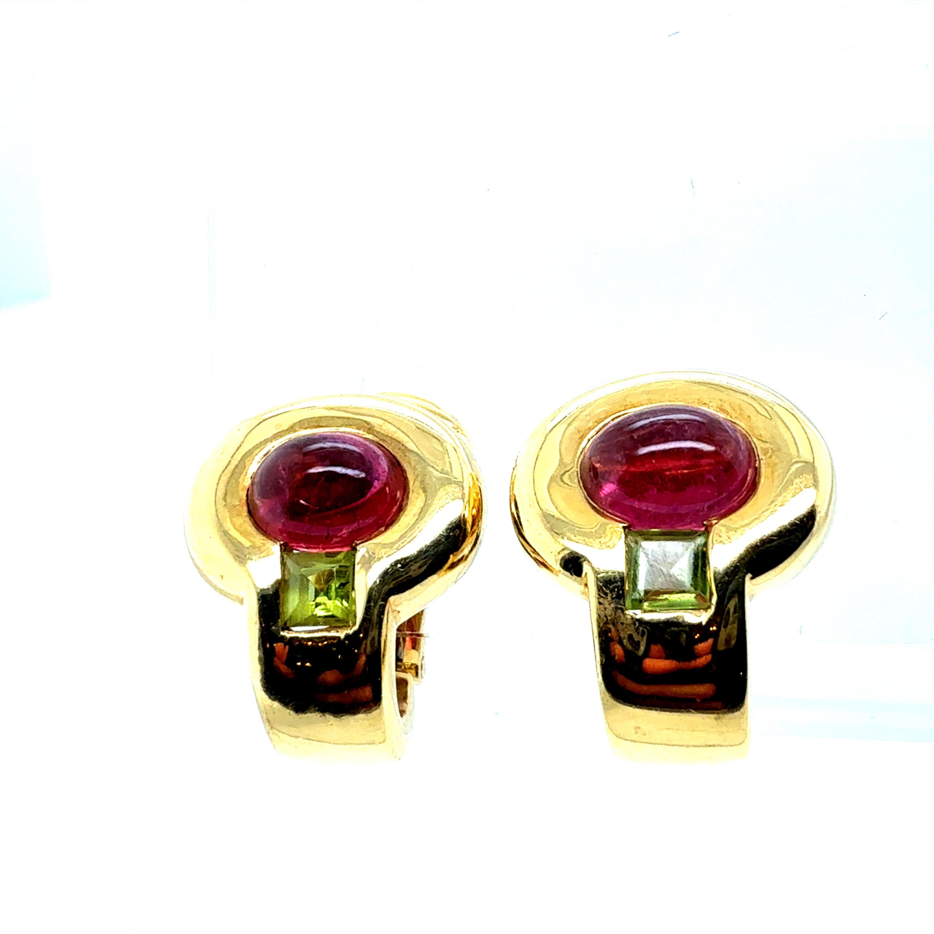 Taille cabochon Boucles d'oreilles rétro en or naturel avec tourmaline cabochon et péridot Circa 1980 en vente