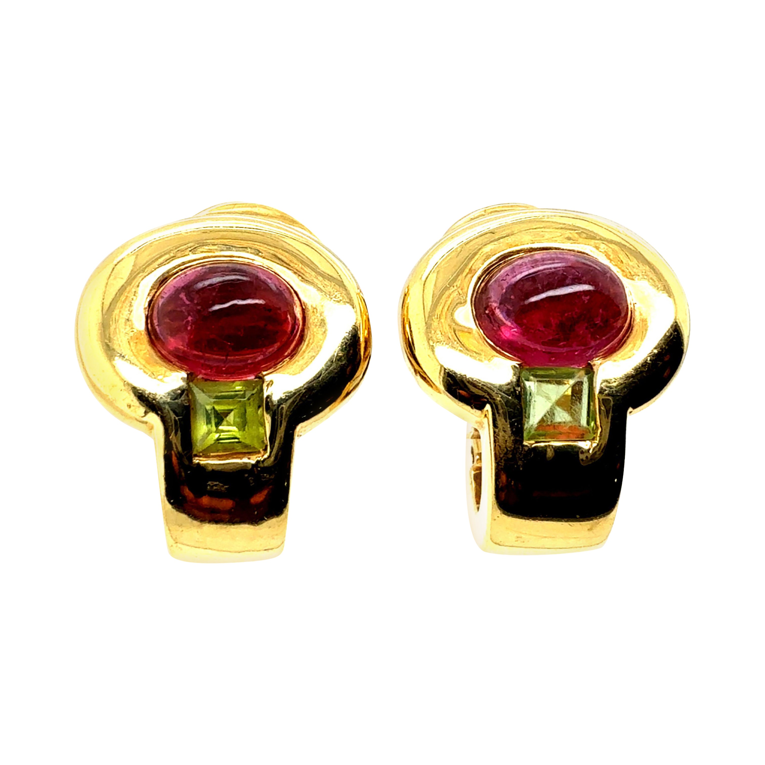 Boucles d'oreilles rétro en or naturel avec tourmaline cabochon et péridot Circa 1980 en vente
