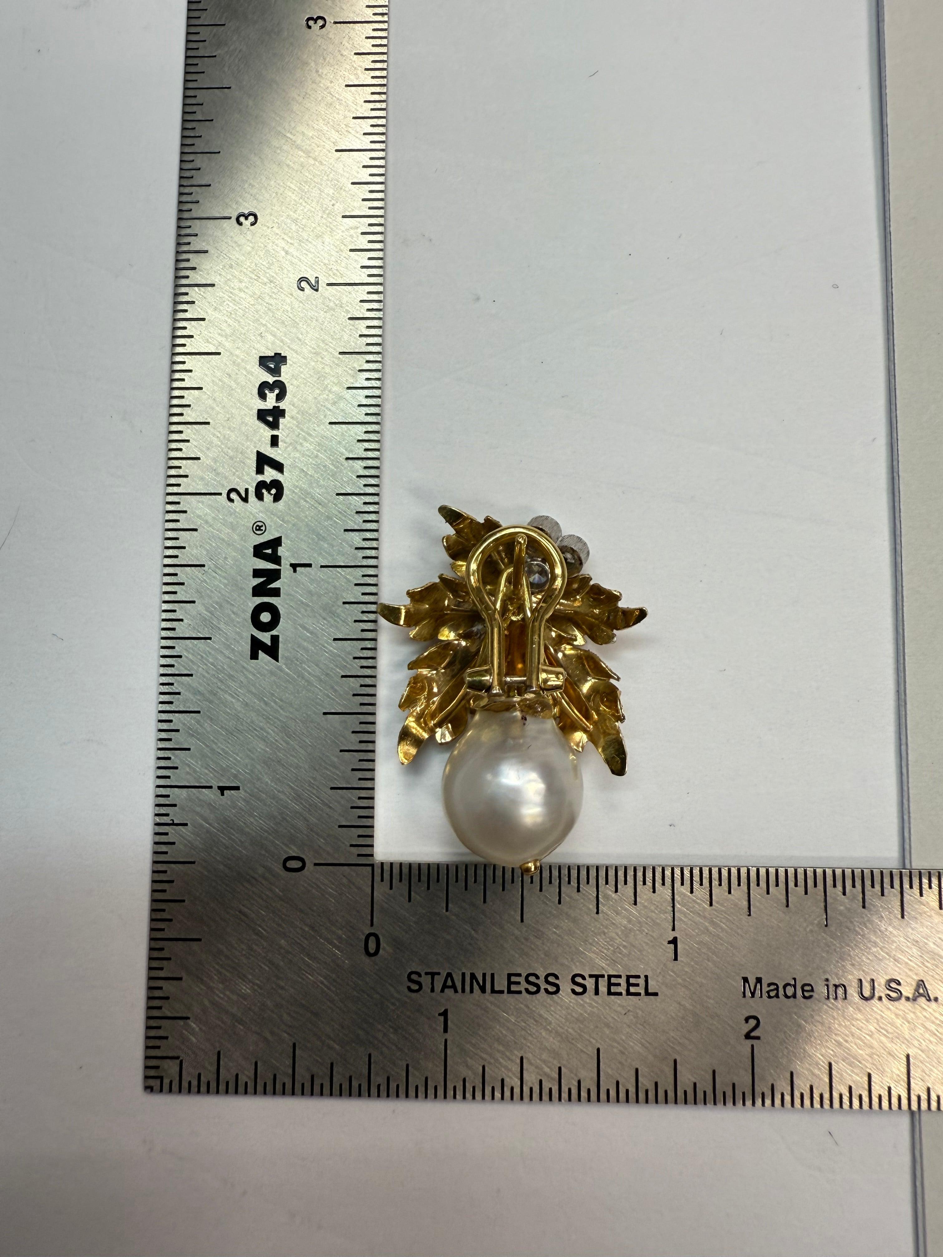 Retro-Gold-Ohrringe mit Naturdiamanten und 11 mm großen Perlenblättern, CIRCA 1970 im Angebot 1