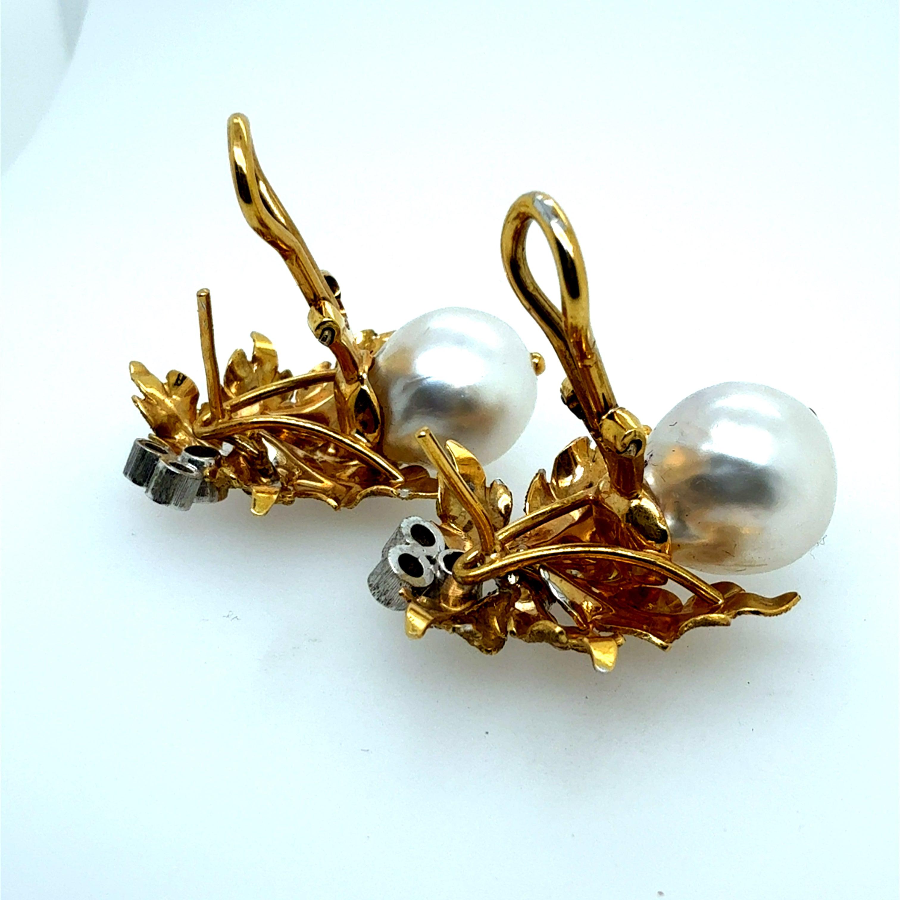 Retro-Gold-Ohrringe mit Naturdiamanten und 11 mm großen Perlenblättern, CIRCA 1970 im Angebot 2